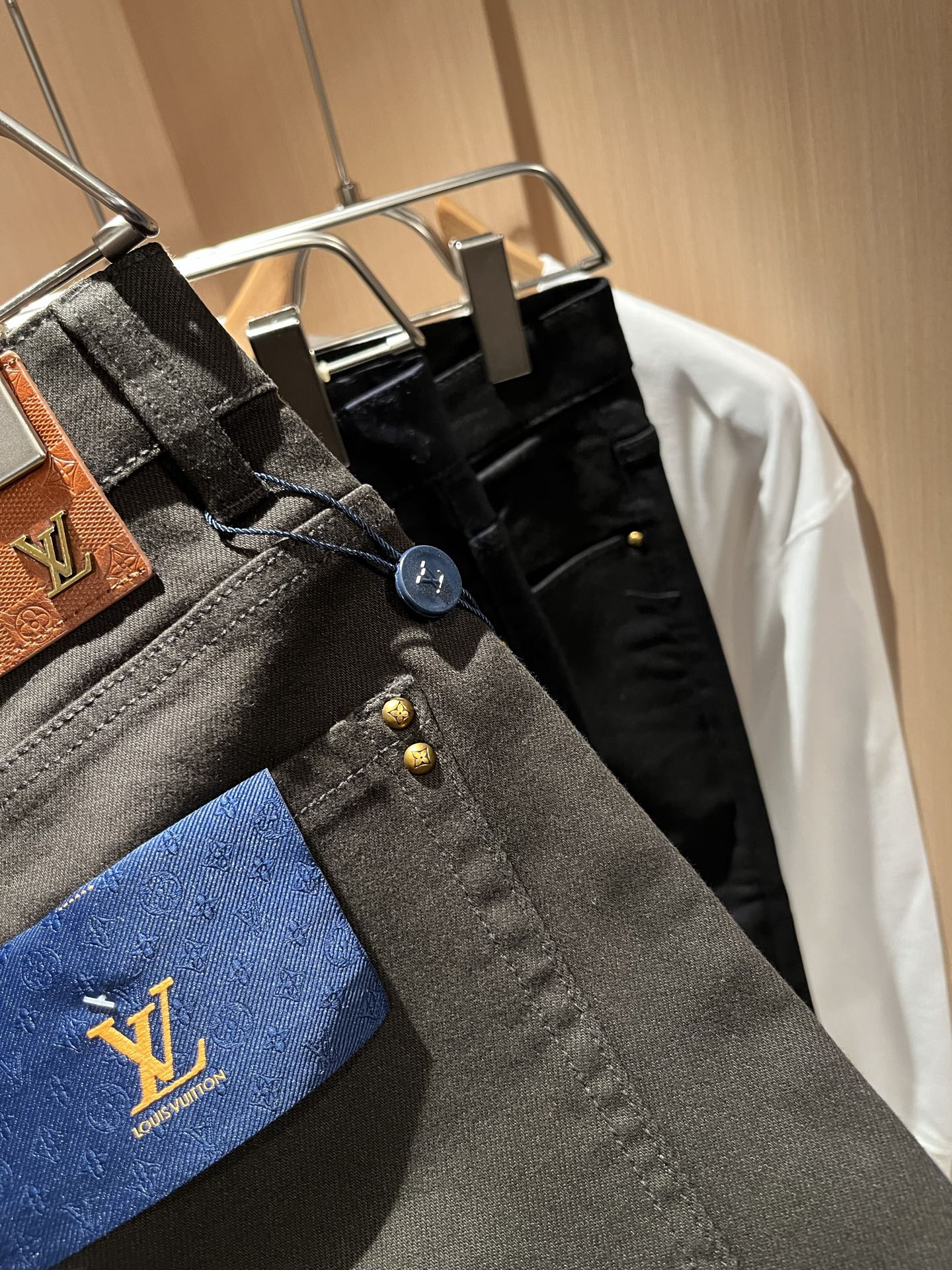 LouisVuitt*路易*登 2025秋冬新款男士休闲西裤，男士经典时尚百搭商务休闲西裤! 都市精英商