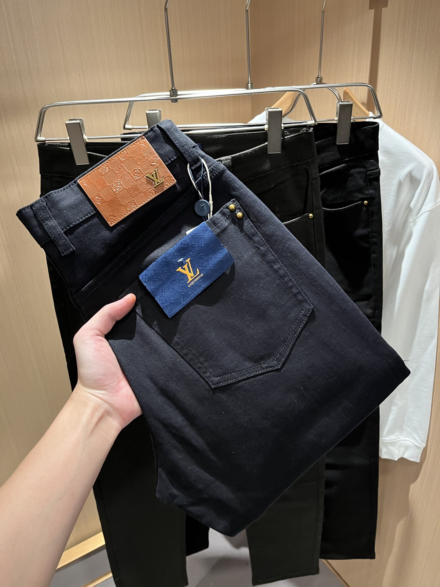 LouisVuitt*路易*登 2025秋冬新款男士休闲西裤，男士经典时尚百搭商务休闲西裤! 都市精英商