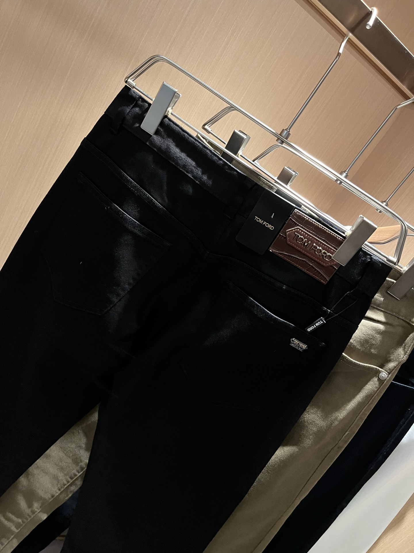 TOM FORD 汤姆福特 2025秋冬新品男士休闲裤，最新的贸易订单全品相！上身舒适透气，不僵硬，整体