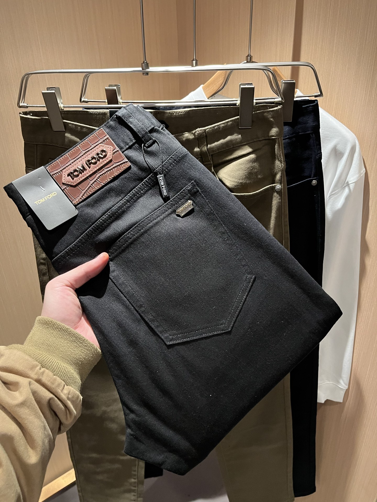 TOM FORD 汤姆福特 2025秋冬新品男士休闲裤，最新的贸易订单全品相！上身舒适透气，不僵硬，整体