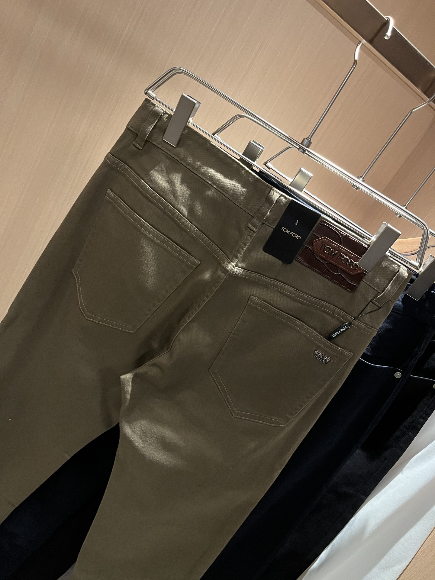 TOM FORD 汤姆福特 2025秋冬新品男士休闲裤，最新的贸易订单全品相！上身舒适透气，不僵硬，整体