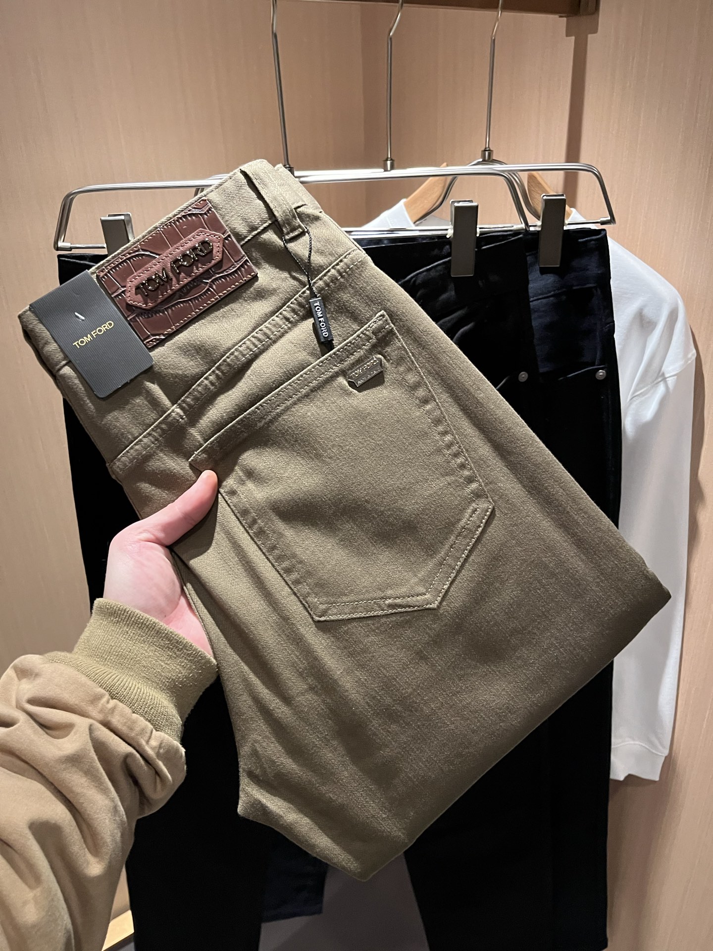 TOM FORD 汤姆福特 2025秋冬新品男士休闲裤，最新的贸易订单全品相！上身舒适透气，不僵硬，整体