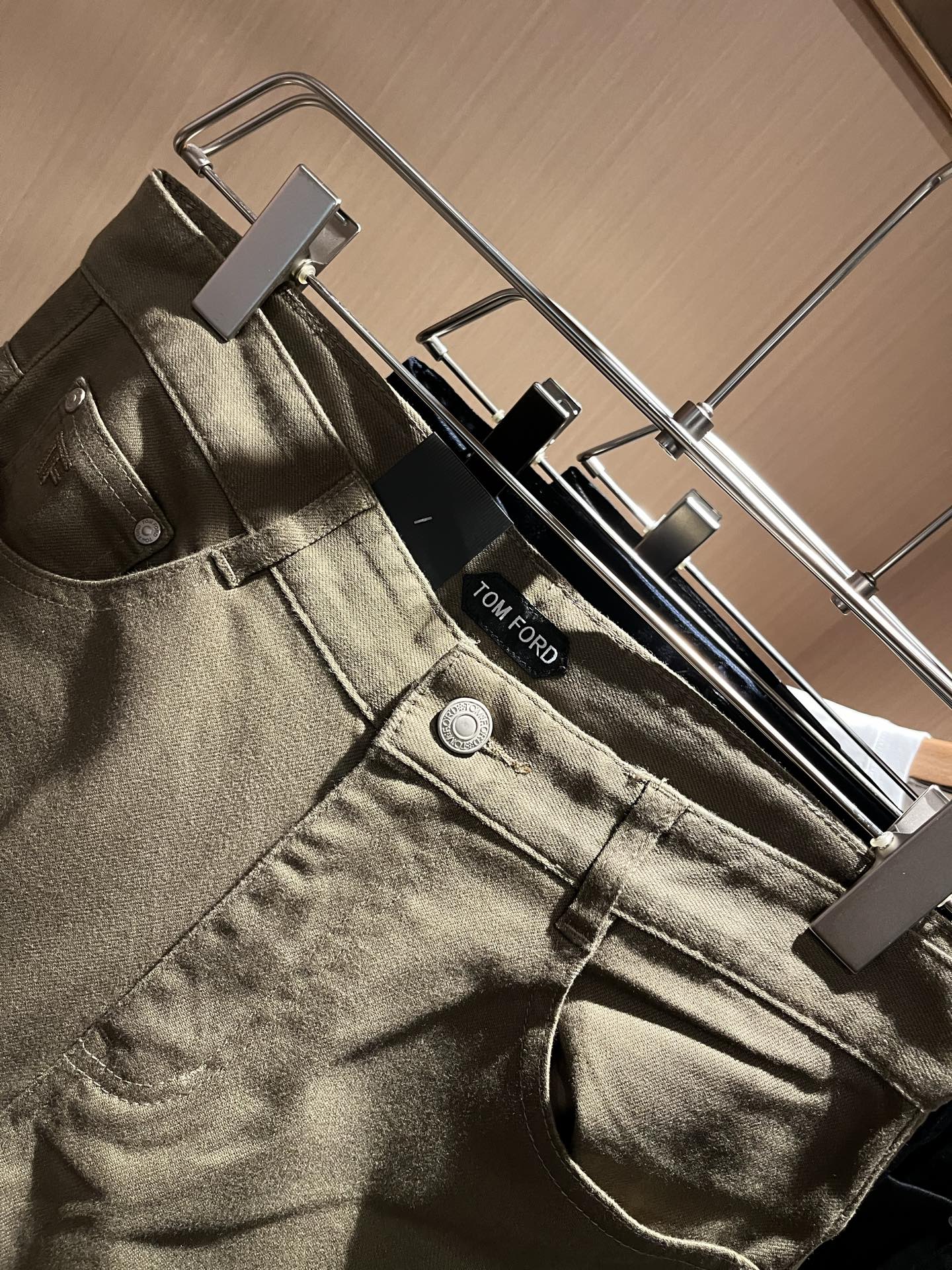 TOM FORD 汤姆福特 2025秋冬新品男士休闲裤，最新的贸易订单全品相！上身舒适透气，不僵硬，整体