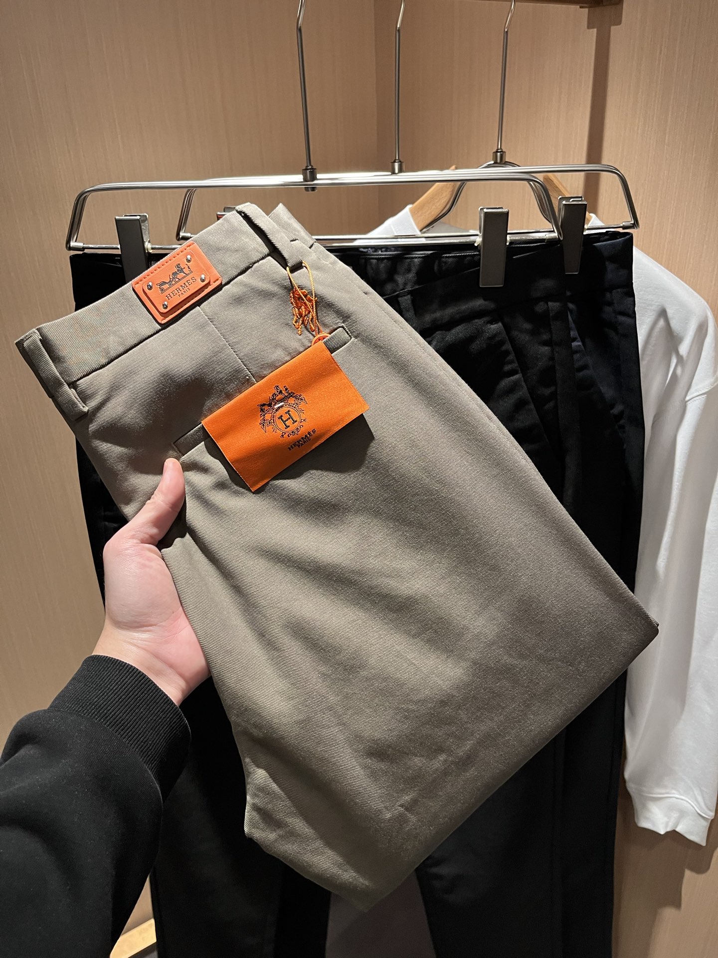 HERM*S 爱*仕 2025秋冬男士高端休闲西裤 海外贸易公司渠道订单 ！男士商务修身直筒西裤！上海恒