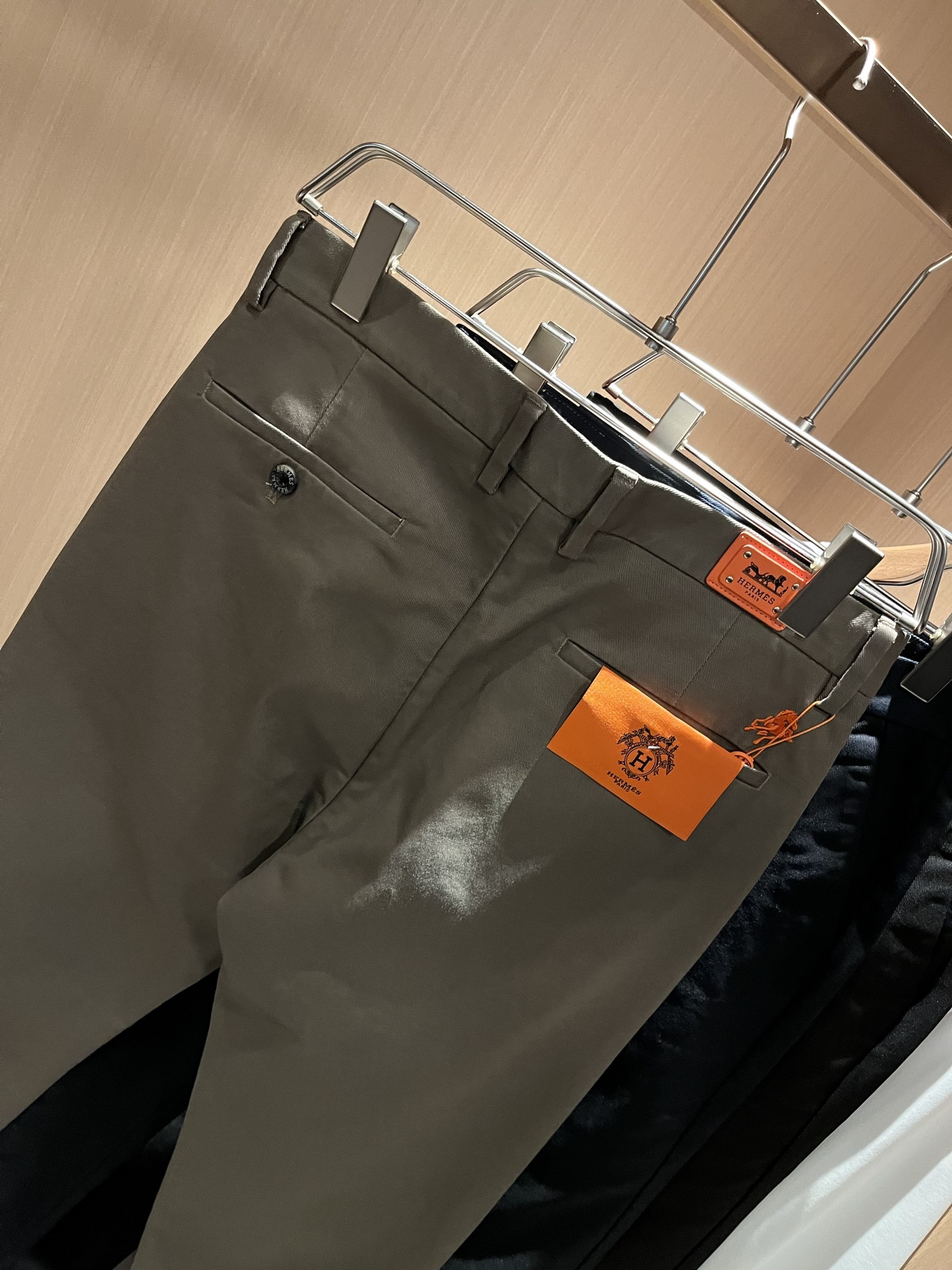 HERM*S 爱*仕 2025秋冬男士高端休闲西裤 海外贸易公司渠道订单 ！男士商务修身直筒西裤！上海恒