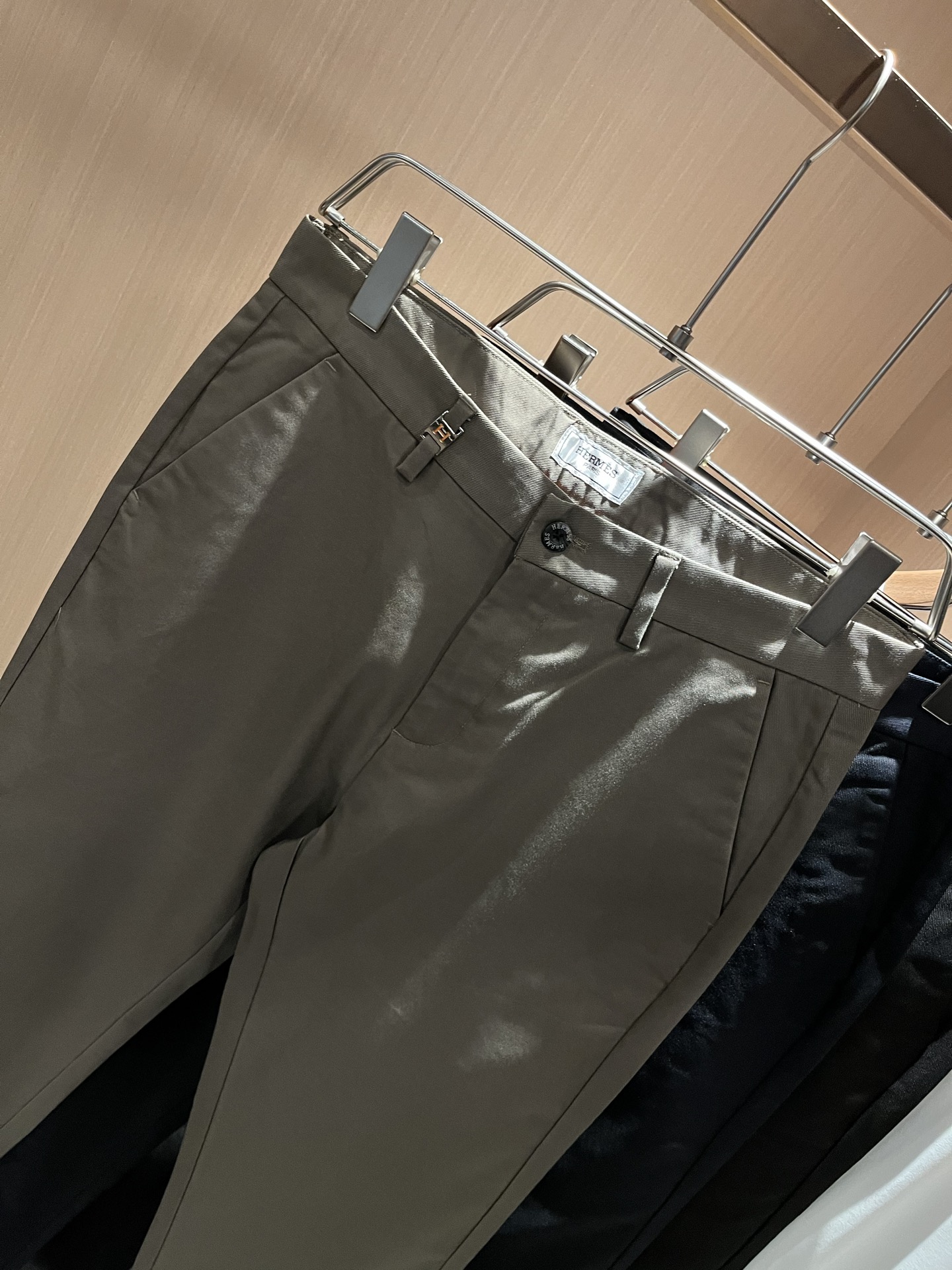 HERM*S 爱*仕 2025秋冬男士高端休闲西裤 海外贸易公司渠道订单 ！男士商务修身直筒西裤！上海恒