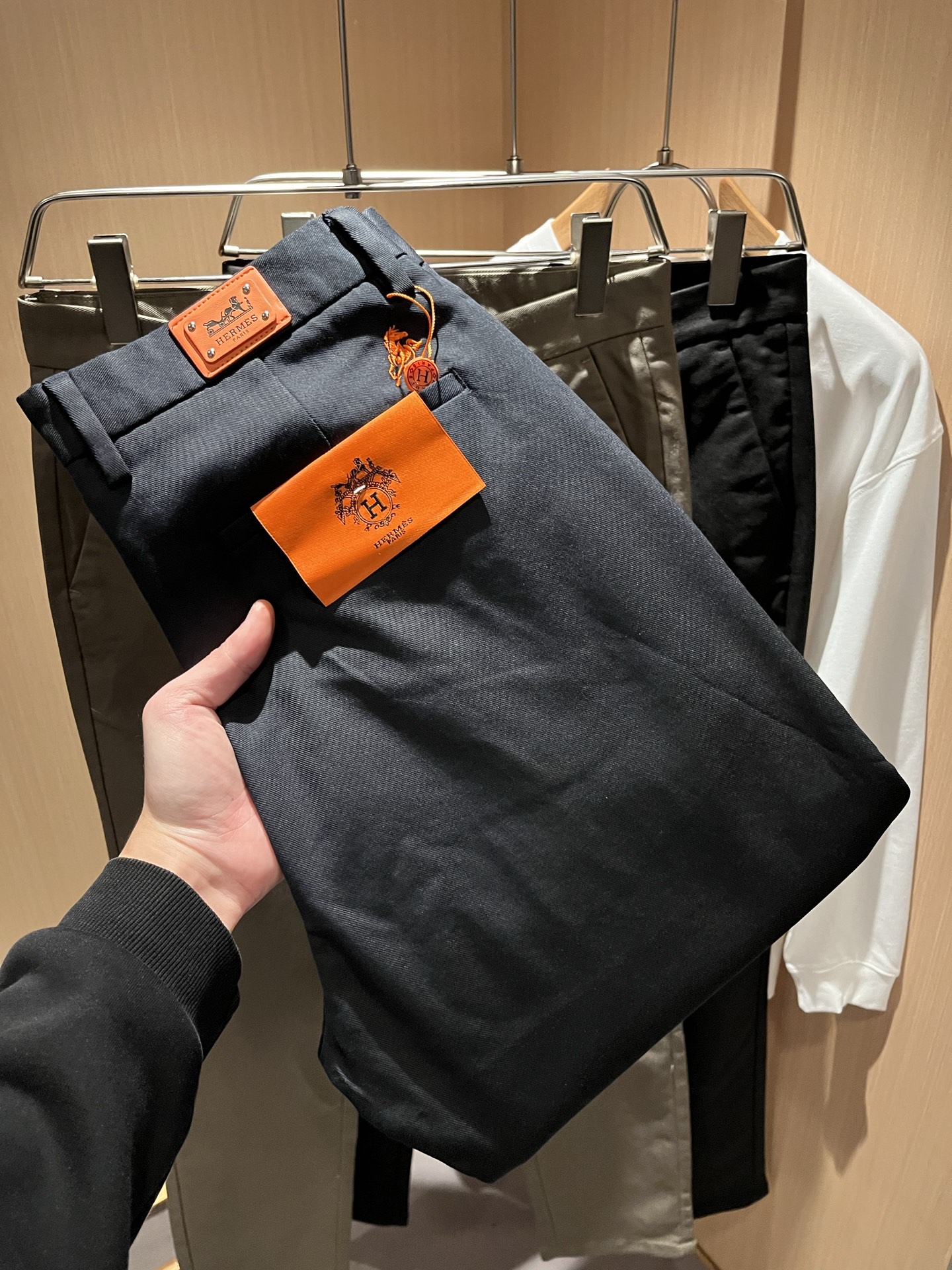 HERM*S 爱*仕 2025秋冬男士高端休闲西裤 海外贸易公司渠道订单 ！男士商务修身直筒西裤！上海恒