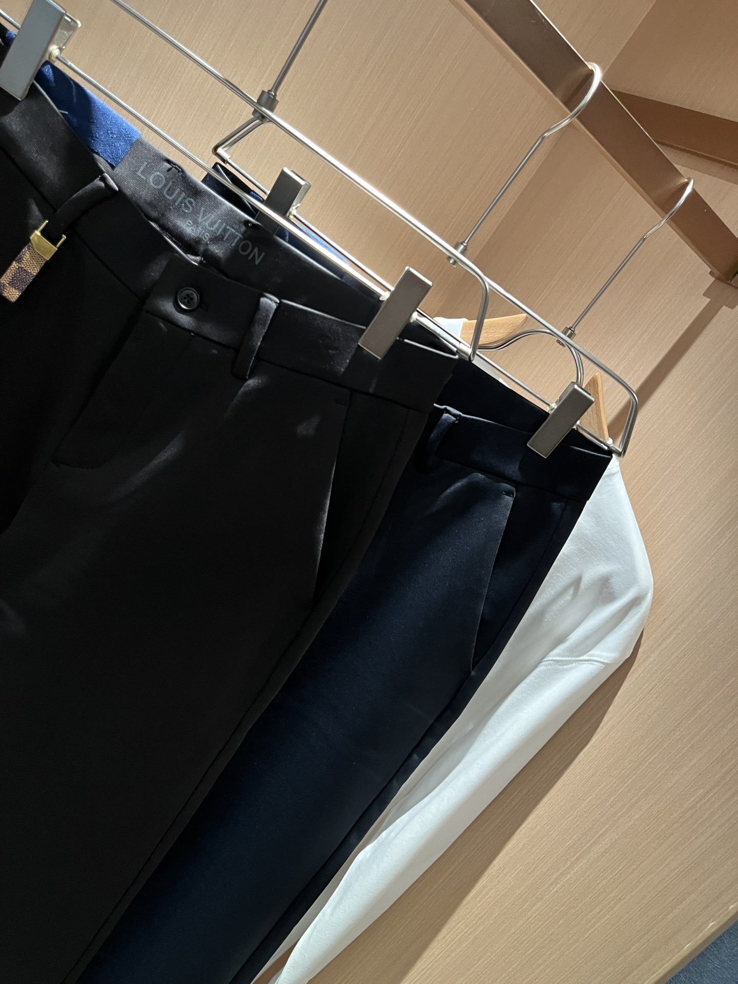 LouisVuitt*路易*登 2025秋冬新款男士休闲西裤，男士经典时尚百搭商务休闲西裤! 都市精英商