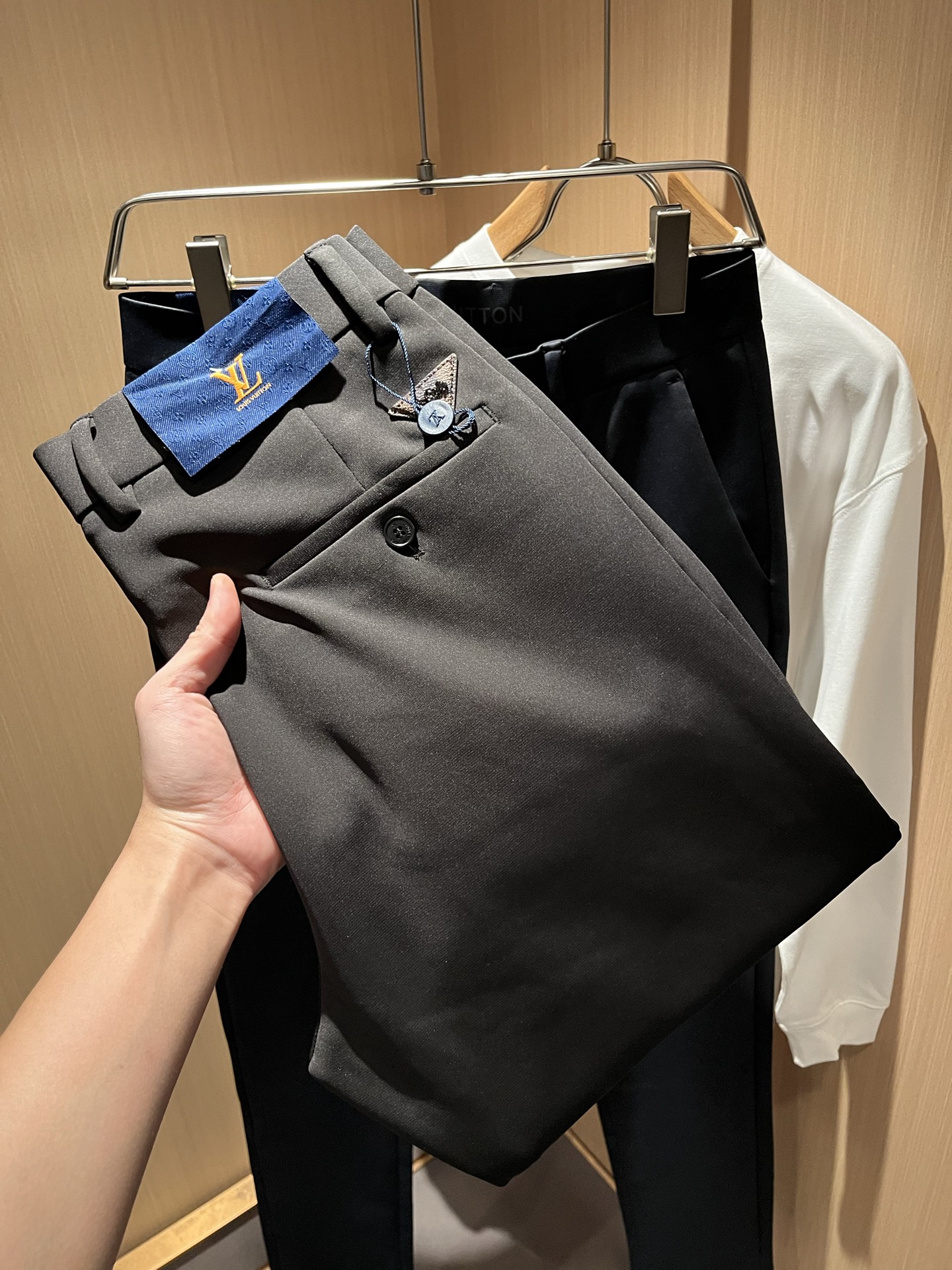 LouisVuitt*路易*登 2025秋冬新款男士休闲西裤，男士经典时尚百搭商务休闲西裤! 都市精英商