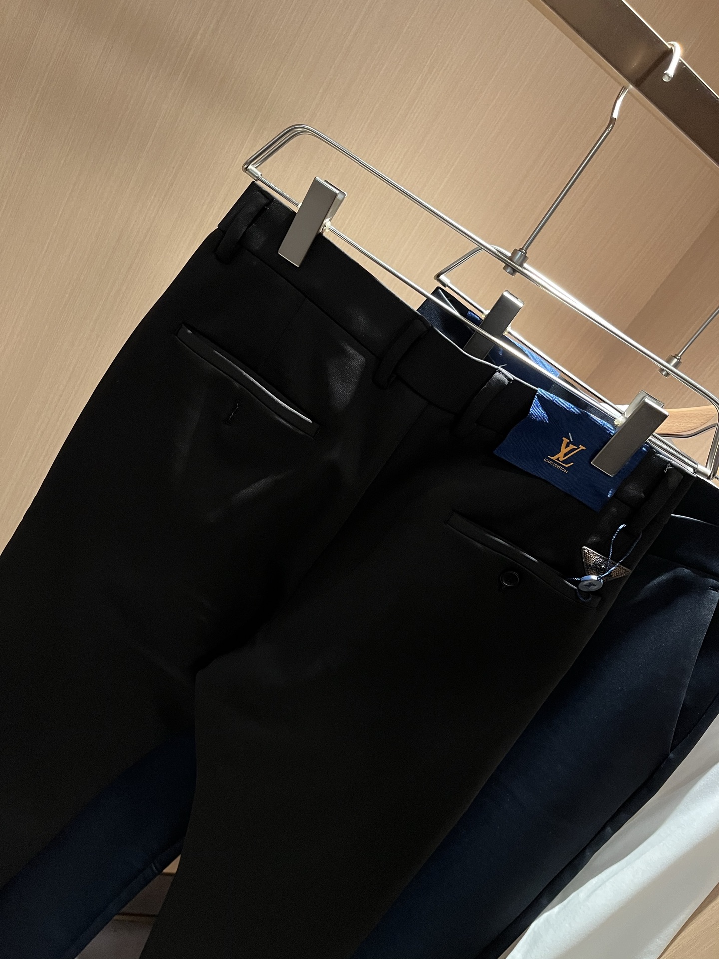 LouisVuitt*路易*登 2025秋冬新款男士休闲西裤，男士经典时尚百搭商务休闲西裤! 都市精英商