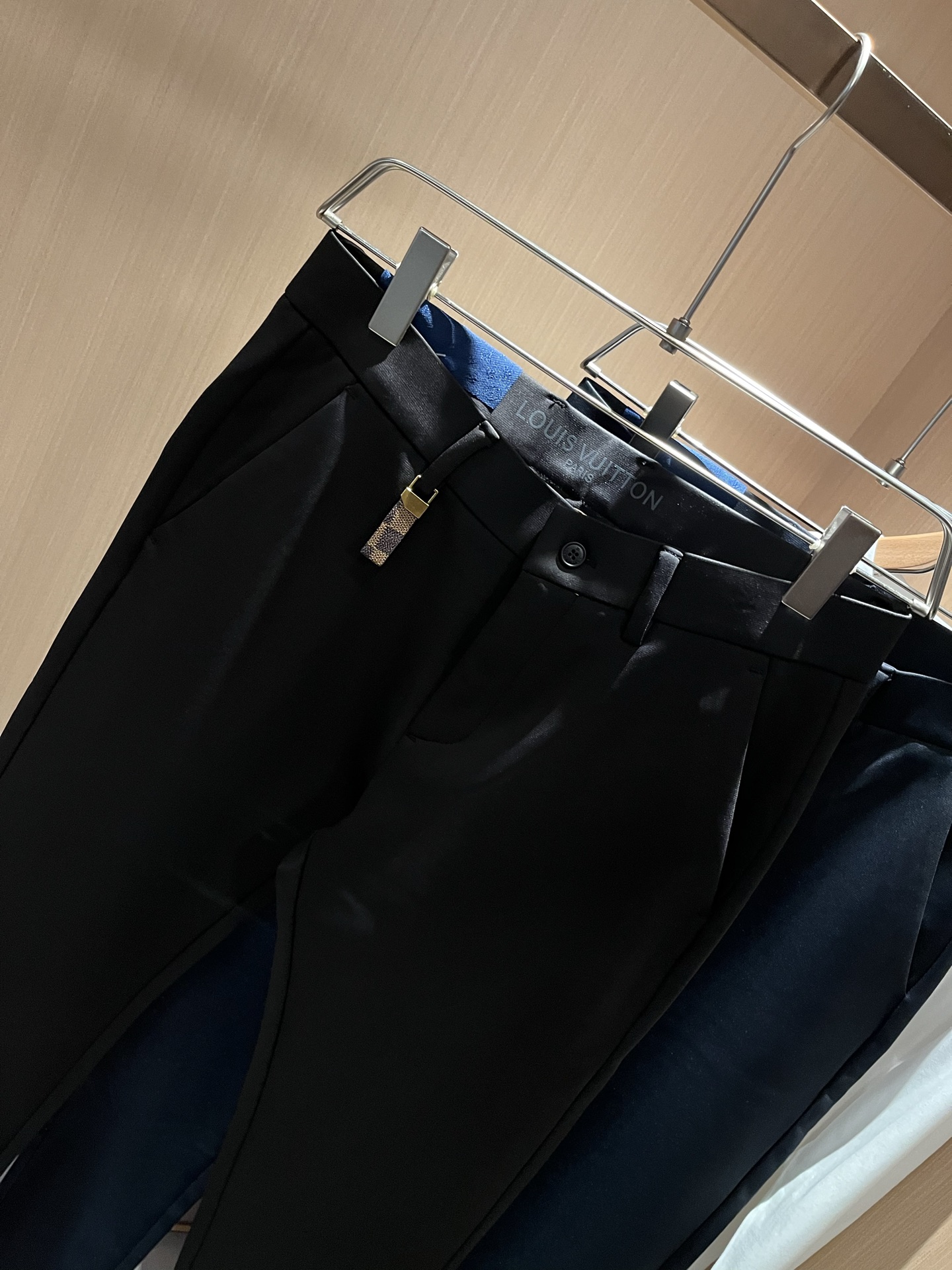 LouisVuitt*路易*登 2025秋冬新款男士休闲西裤，男士经典时尚百搭商务休闲西裤! 都市精英商