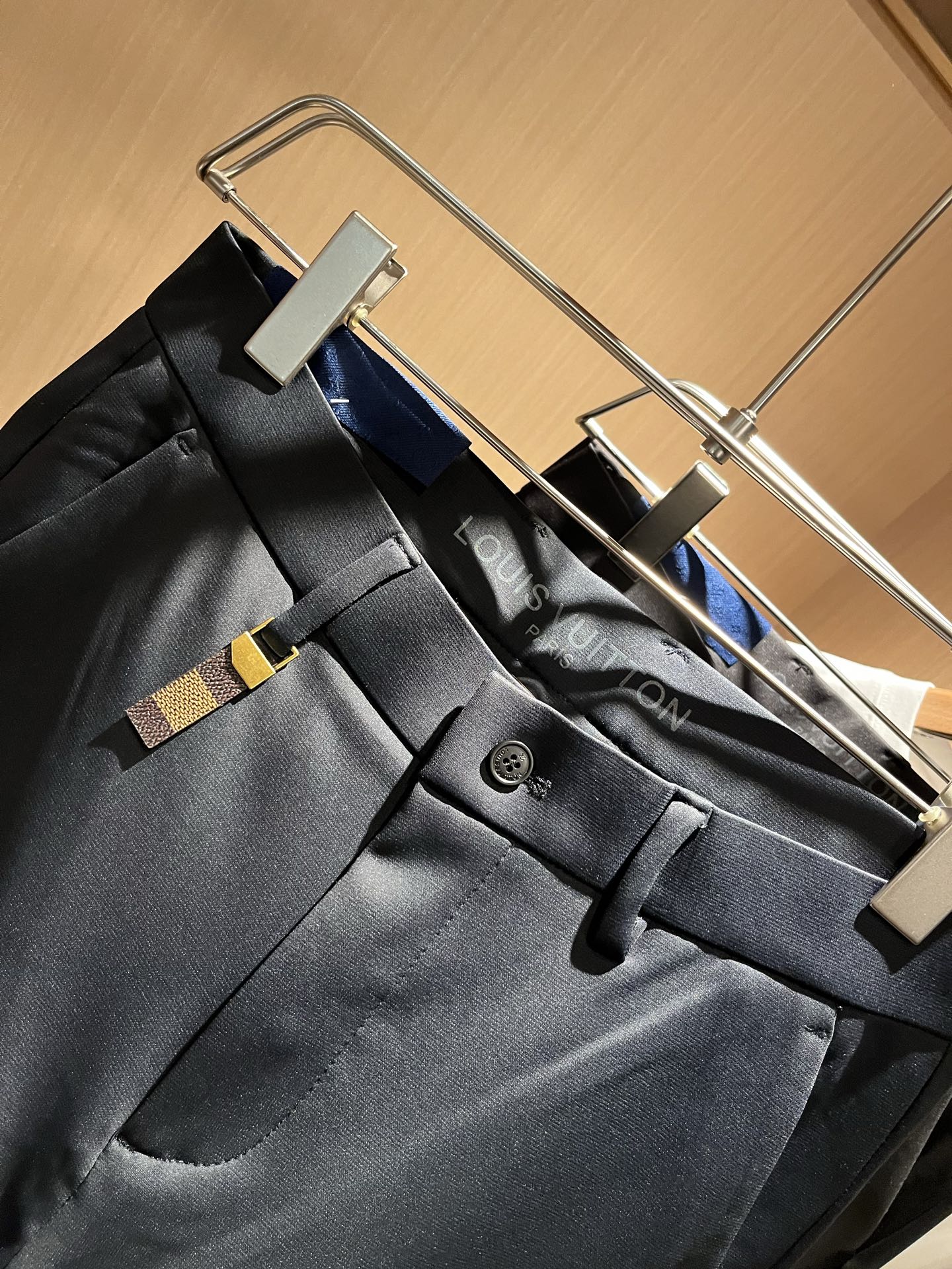 LouisVuitt*路易*登 2025秋冬新款男士休闲西裤，男士经典时尚百搭商务休闲西裤! 都市精英商