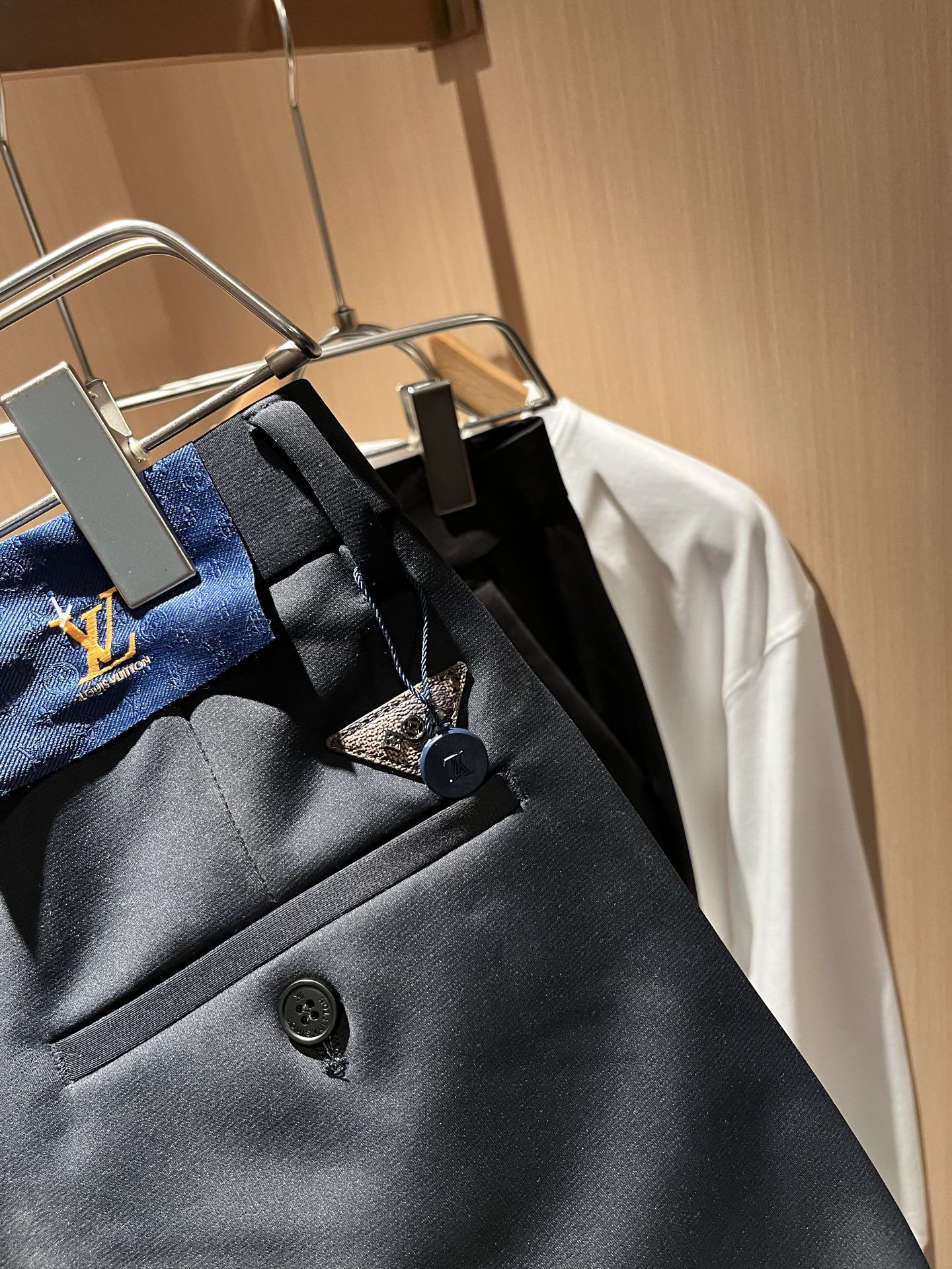 LouisVuitt*路易*登 2025秋冬新款男士休闲西裤，男士经典时尚百搭商务休闲西裤! 都市精英商