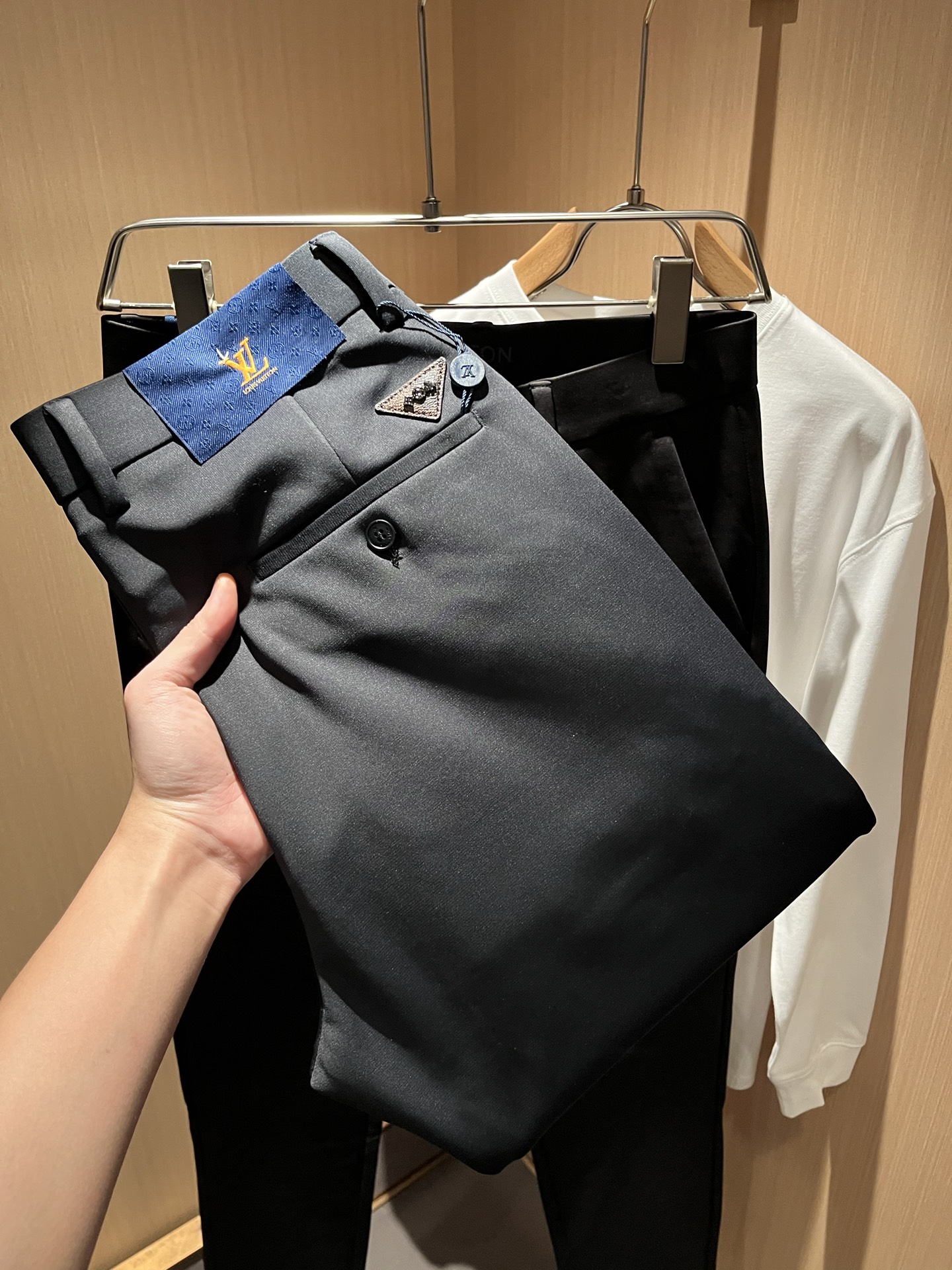 LouisVuitt*路易*登 2025秋冬新款男士休闲西裤，男士经典时尚百搭商务休闲西裤! 都市精英商