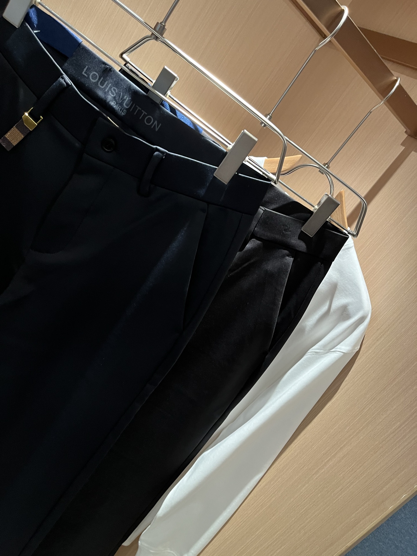 LouisVuitt*路易*登 2025秋冬新款男士休闲西裤，男士经典时尚百搭商务休闲西裤! 都市精英商