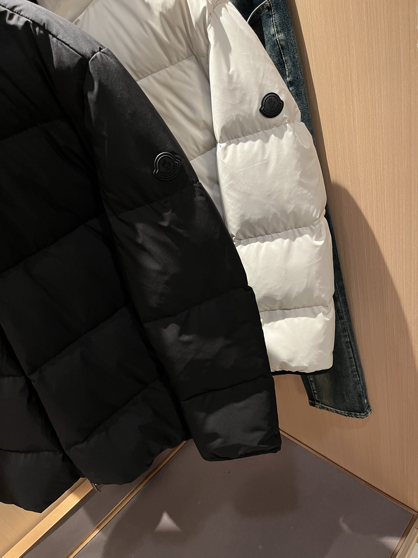 Mon*ler蒙口 2025秋冬新款男女同款👫羽绒服 ！年度的压轴款登场...匠心技艺于一身的经典款.高