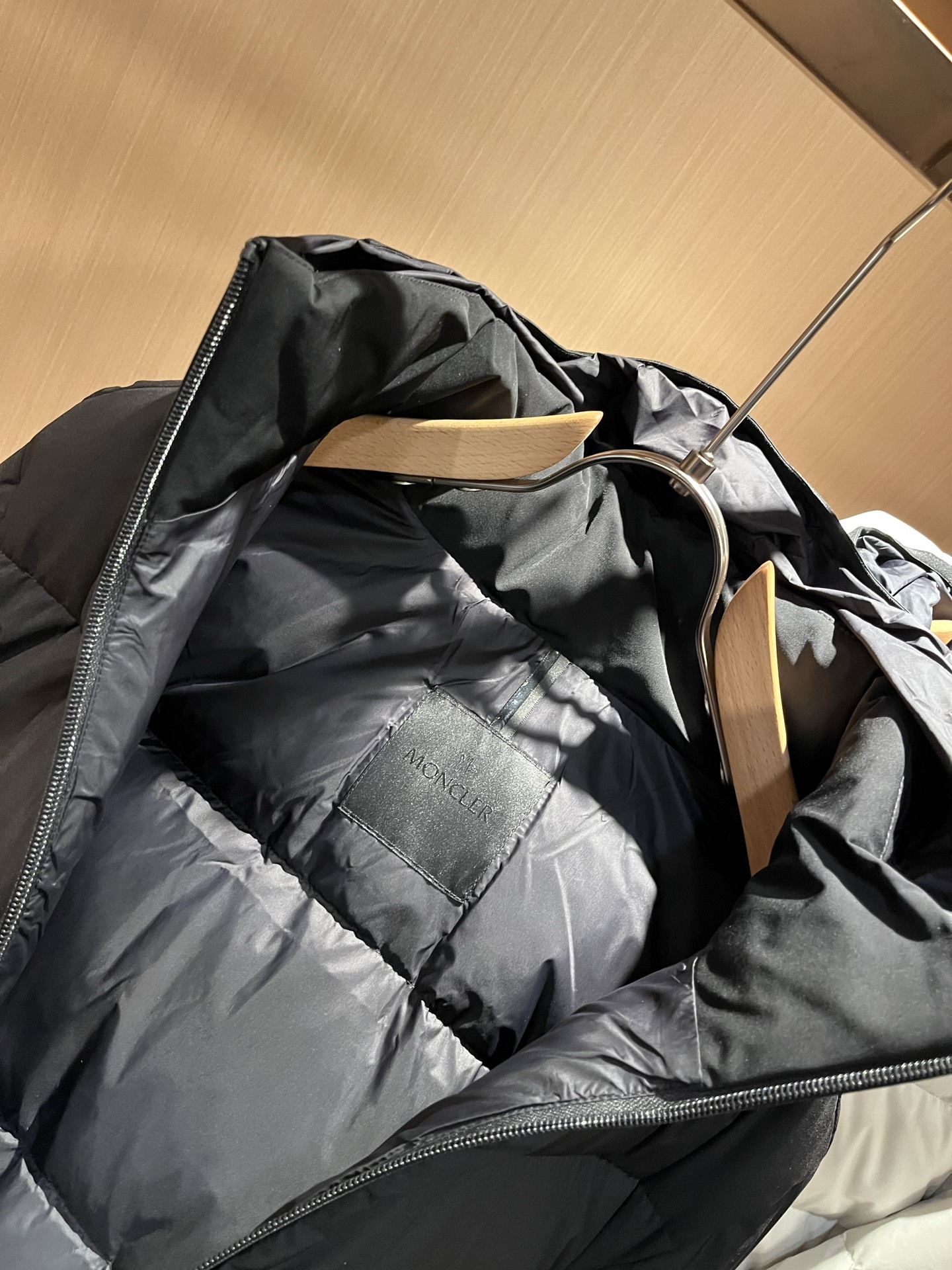 Mon*ler蒙口 2025秋冬新款男女同款👫羽绒服 ！年度的压轴款登场...匠心技艺于一身的经典款.高