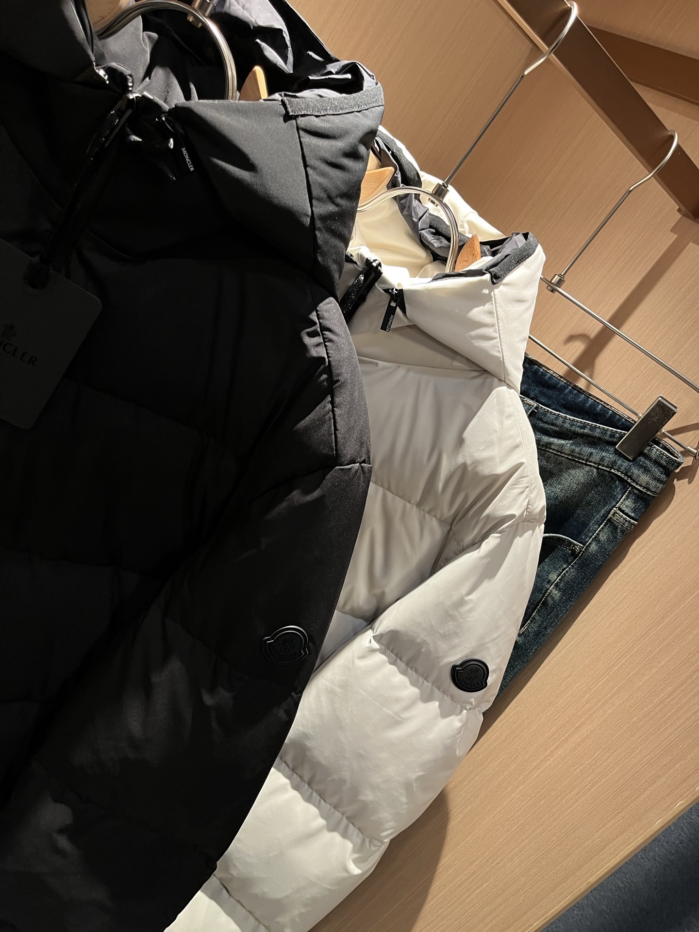 Mon*ler蒙口 2025秋冬新款男女同款👫羽绒服 ！年度的压轴款登场...匠心技艺于一身的经典款.高