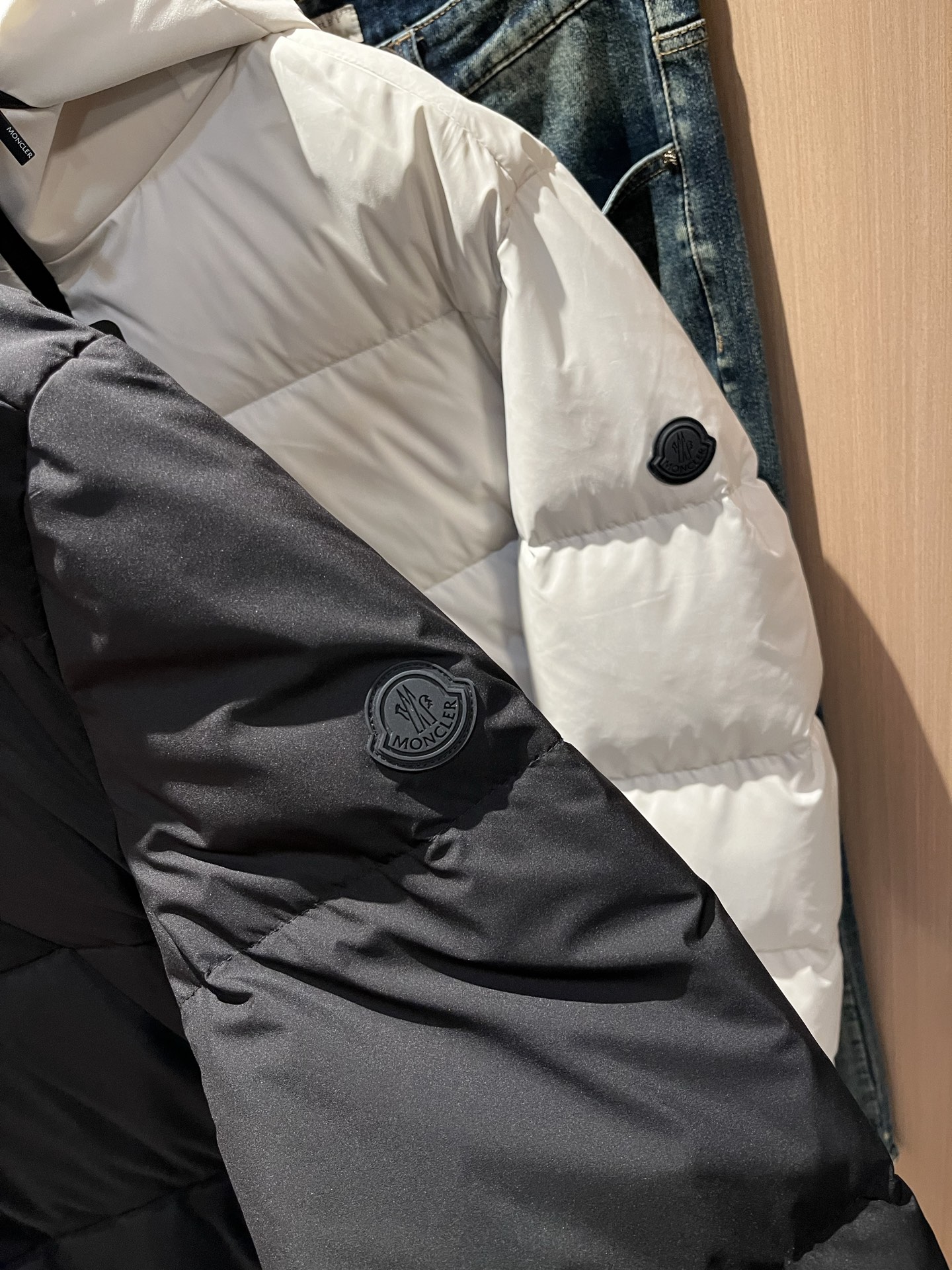 Mon*ler蒙口 2025秋冬新款男女同款👫羽绒服 ！年度的压轴款登场...匠心技艺于一身的经典款.高