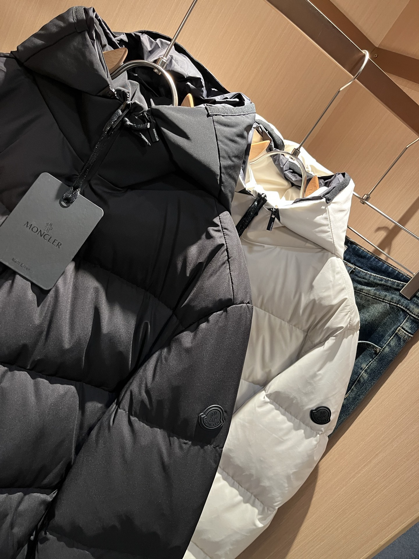 Mon*ler蒙口 2025秋冬新款男女同款👫羽绒服 ！年度的压轴款登场...匠心技艺于一身的经典款.高