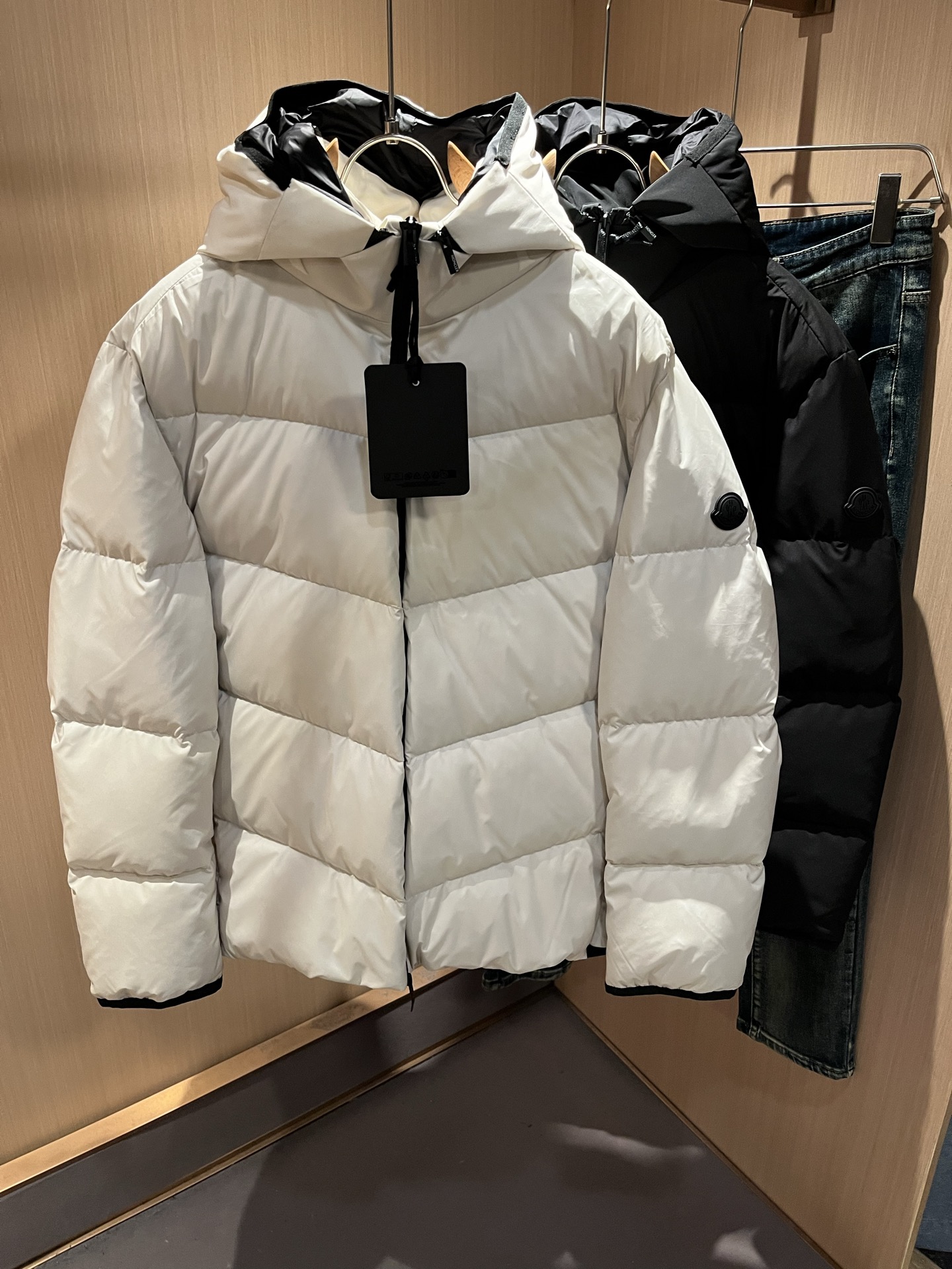 Mon*ler蒙口 2025秋冬新款男女同款👫羽绒服 ！年度的压轴款登场...匠心技艺于一身的经典款.高