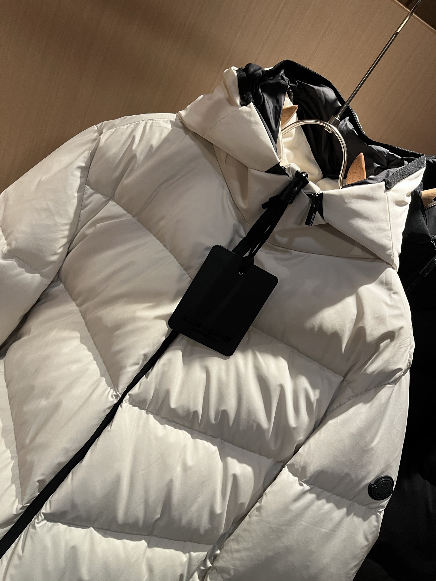 Mon*ler蒙口 2025秋冬新款男女同款👫羽绒服 ！年度的压轴款登场...匠心技艺于一身的经典款.高