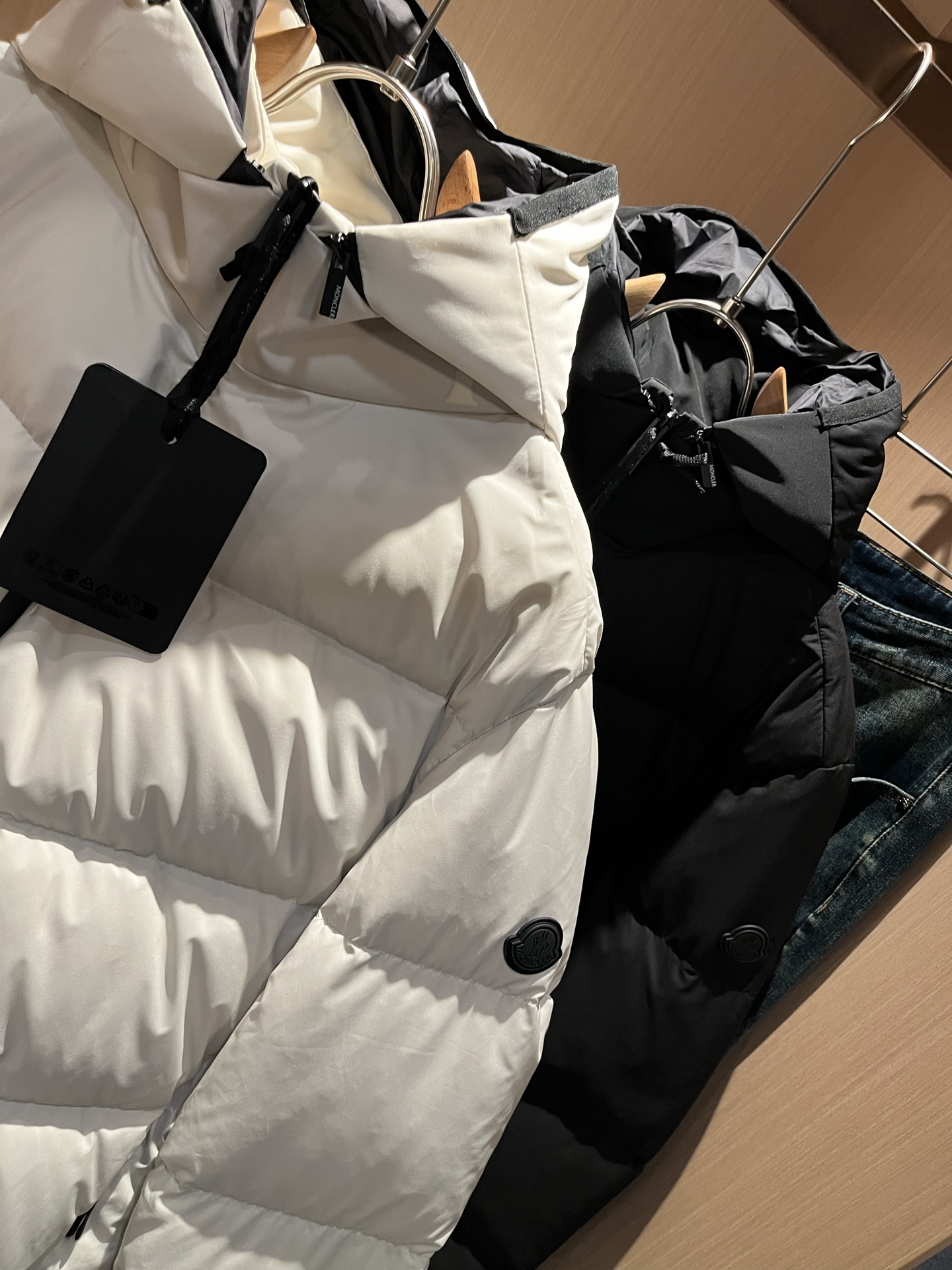 Mon*ler蒙口 2025秋冬新款男女同款👫羽绒服 ！年度的压轴款登场...匠心技艺于一身的经典款.高