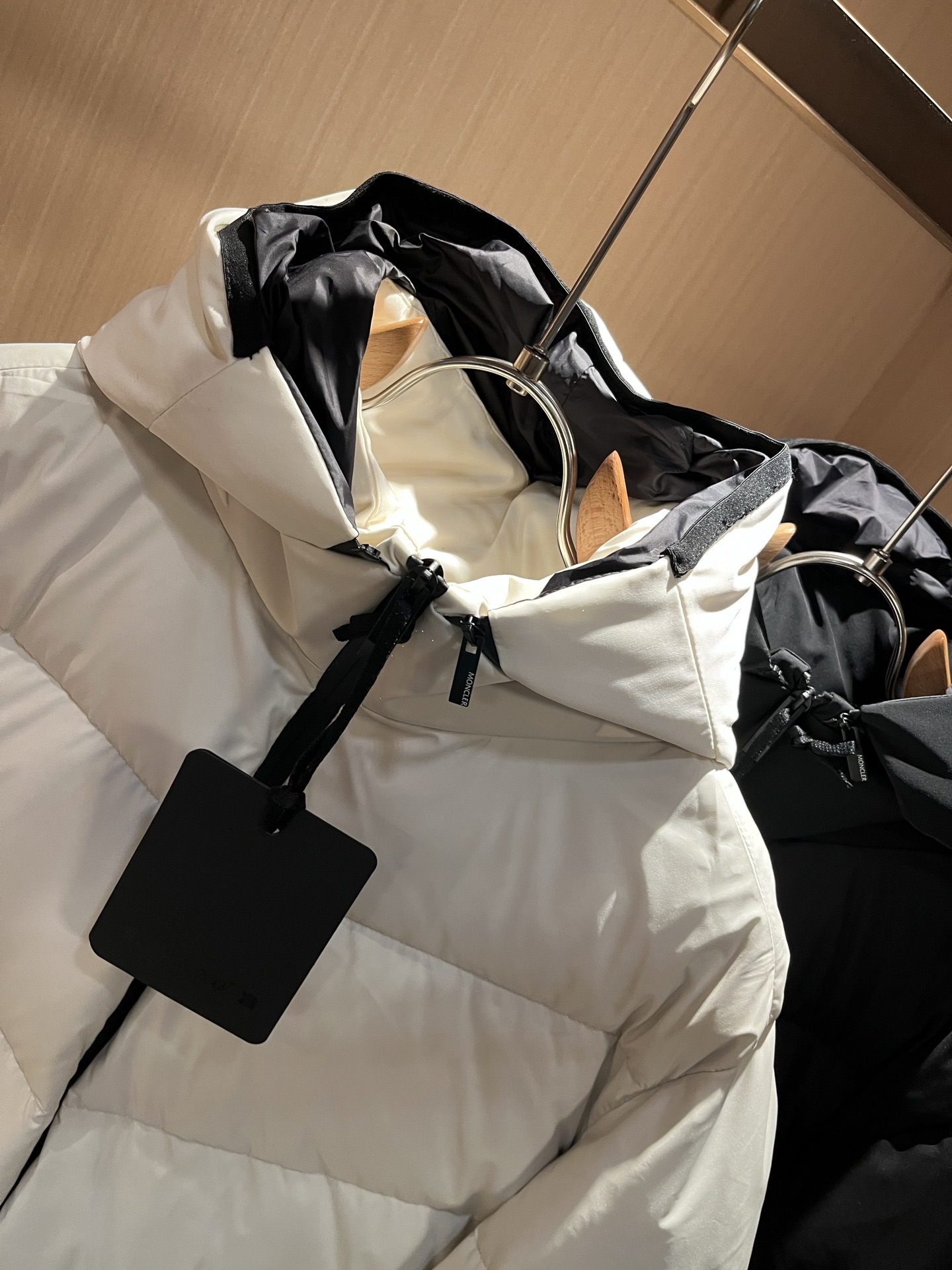 Mon*ler蒙口 2025秋冬新款男女同款👫羽绒服 ！年度的压轴款登场...匠心技艺于一身的经典款.高