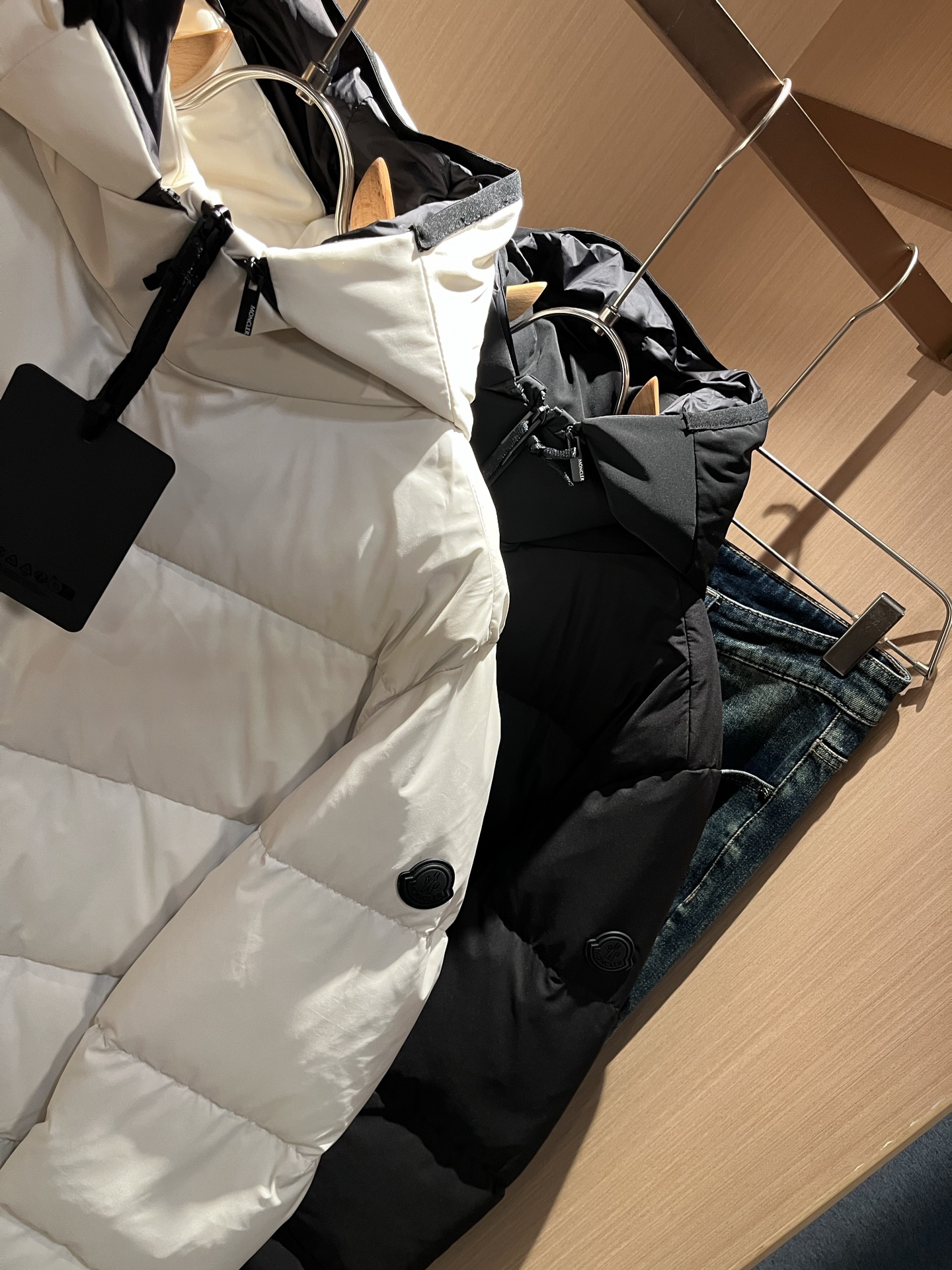 Mon*ler蒙口 2025秋冬新款男女同款👫羽绒服 ！年度的压轴款登场...匠心技艺于一身的经典款.高