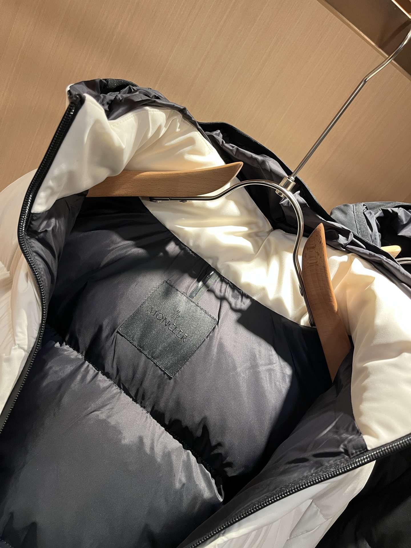 Mon*ler蒙口 2025秋冬新款男女同款👫羽绒服 ！年度的压轴款登场...匠心技艺于一身的经典款.高