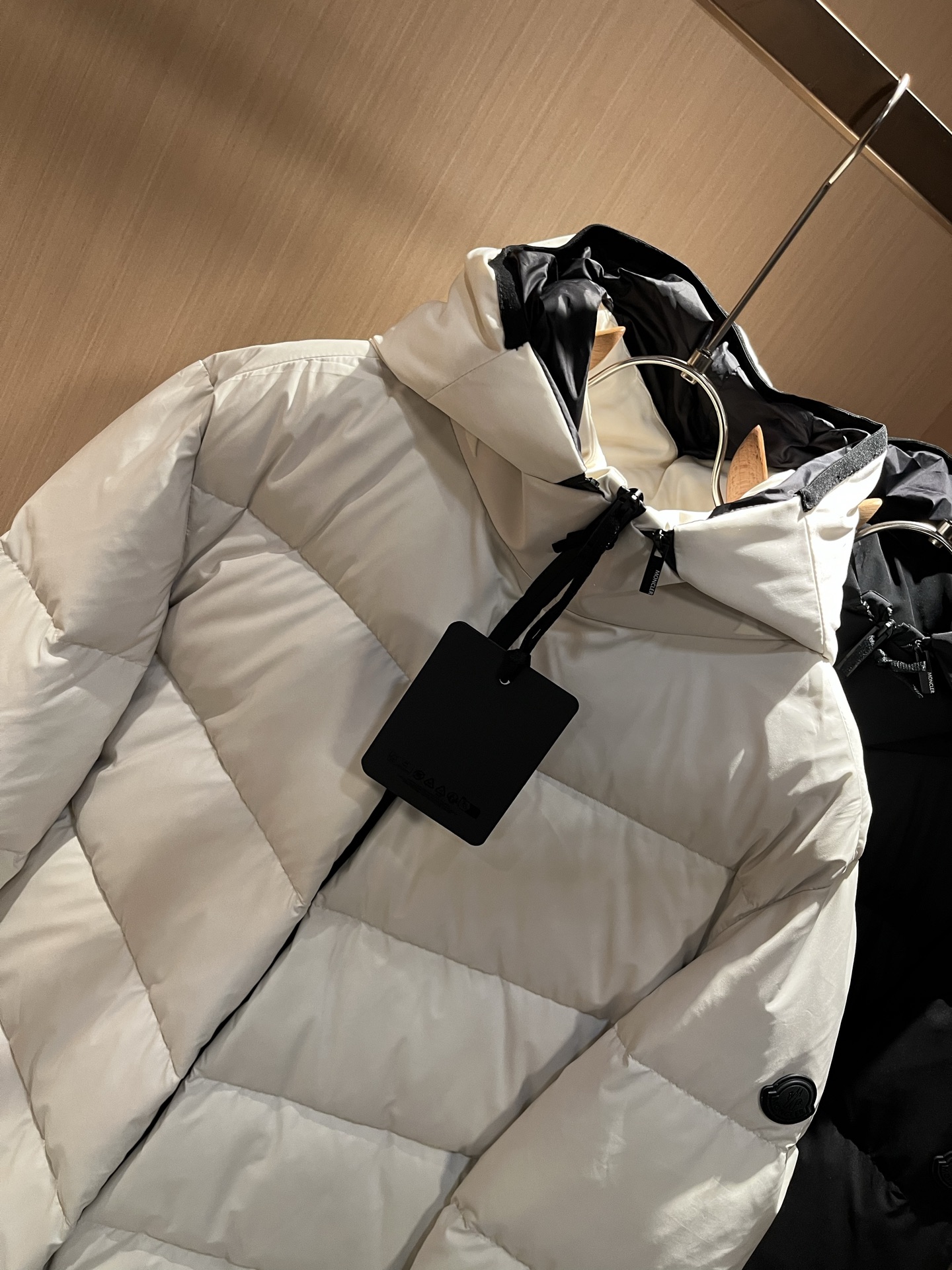 Mon*ler蒙口 2025秋冬新款男女同款👫羽绒服 ！年度的压轴款登场...匠心技艺于一身的经典款.高