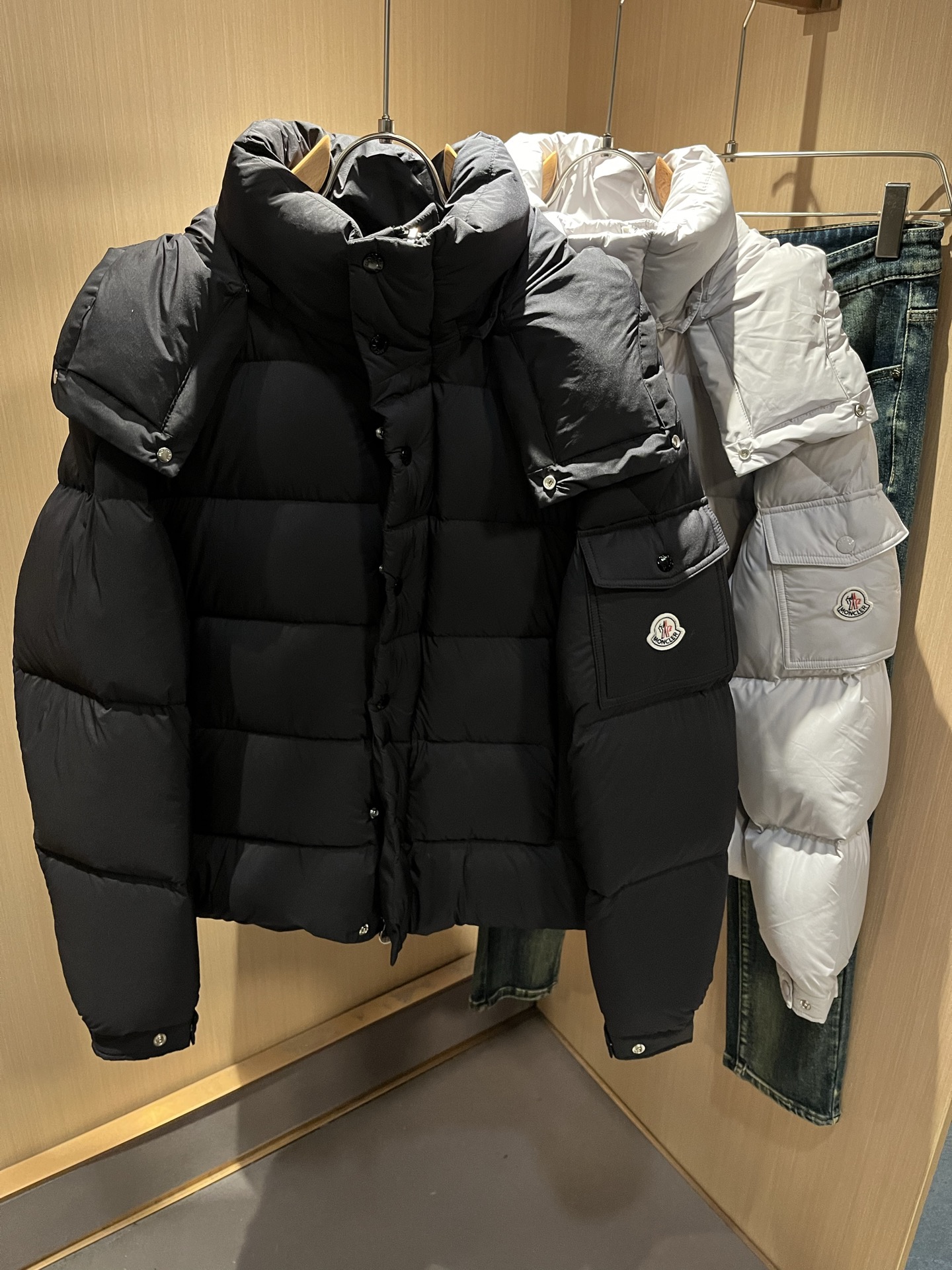 Mon*ler蒙口 2025秋冬新款男女同款👫羽绒服 ！年度的压轴款登场...匠心技艺于一身的经典款.高