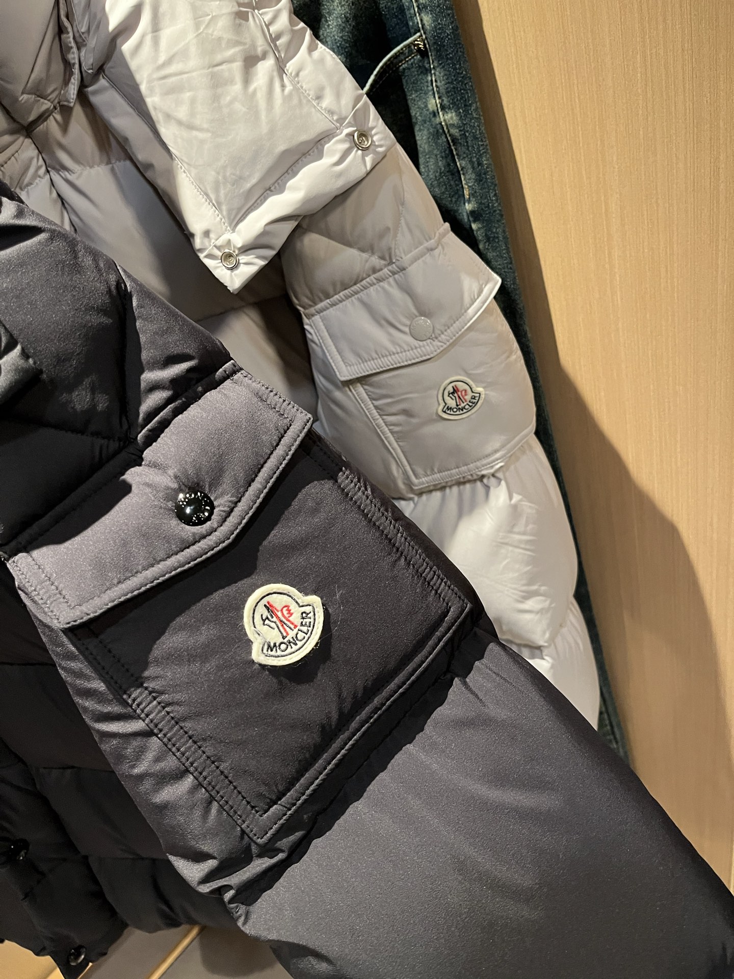 Mon*ler蒙口 2025秋冬新款男女同款👫羽绒服 ！年度的压轴款登场...匠心技艺于一身的经典款.高