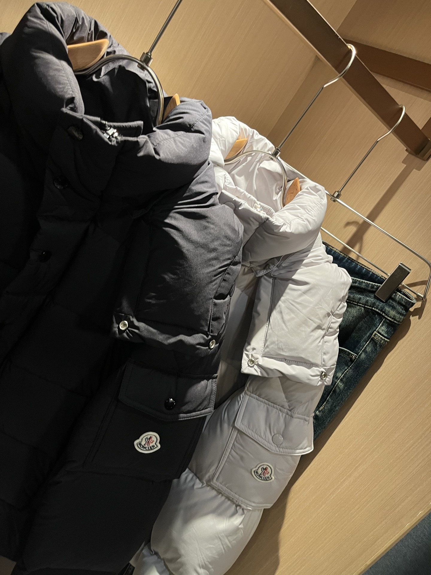 Mon*ler蒙口 2025秋冬新款男女同款👫羽绒服 ！年度的压轴款登场...匠心技艺于一身的经典款.高