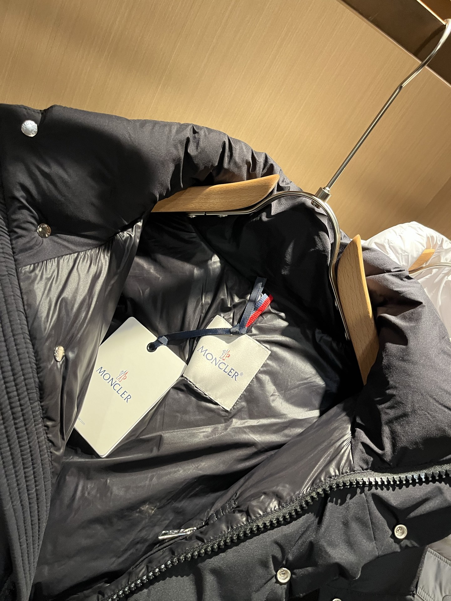 Mon*ler蒙口 2025秋冬新款男女同款👫羽绒服 ！年度的压轴款登场...匠心技艺于一身的经典款.高