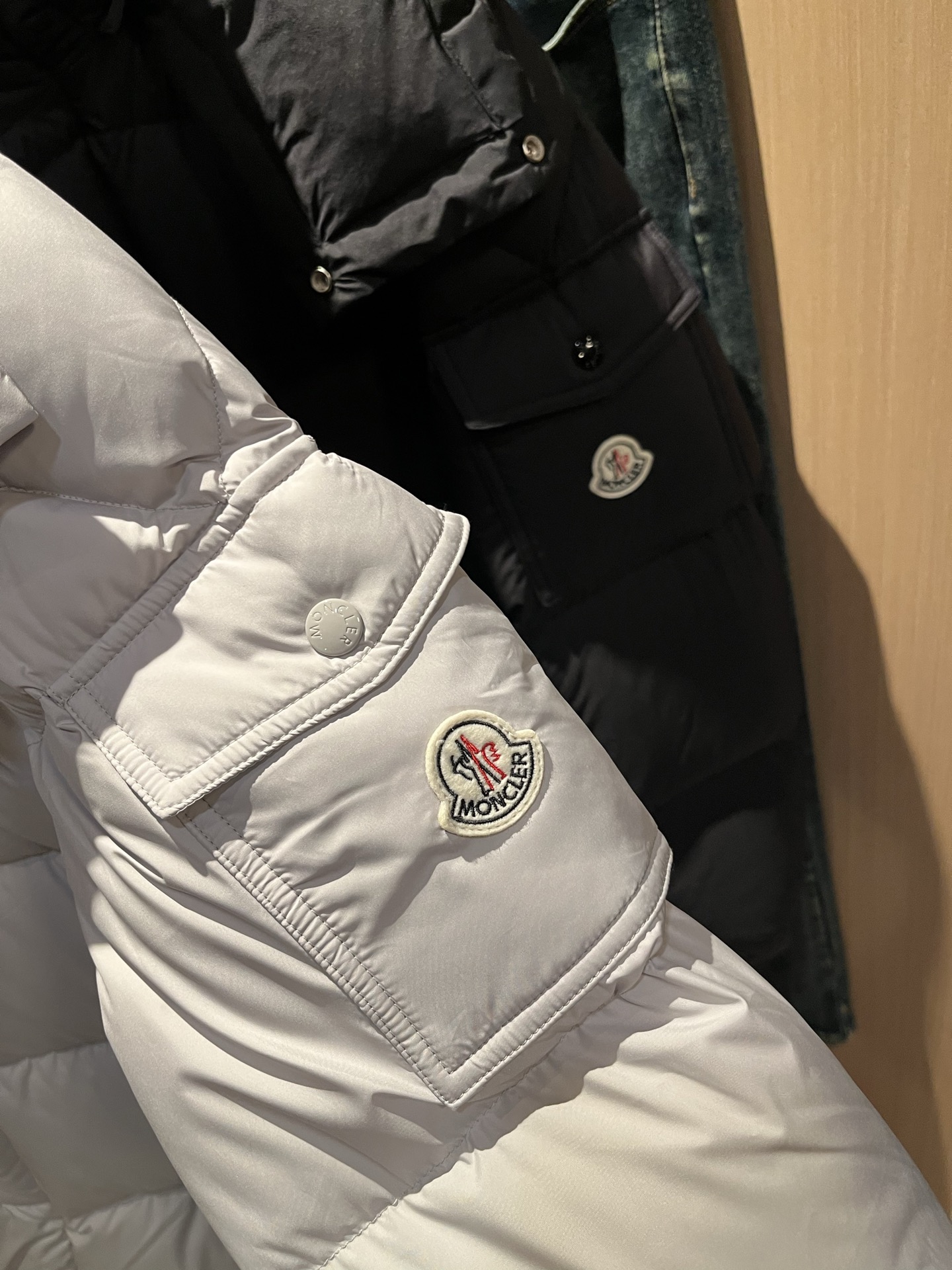 Mon*ler蒙口 2025秋冬新款男女同款👫羽绒服 ！年度的压轴款登场...匠心技艺于一身的经典款.高