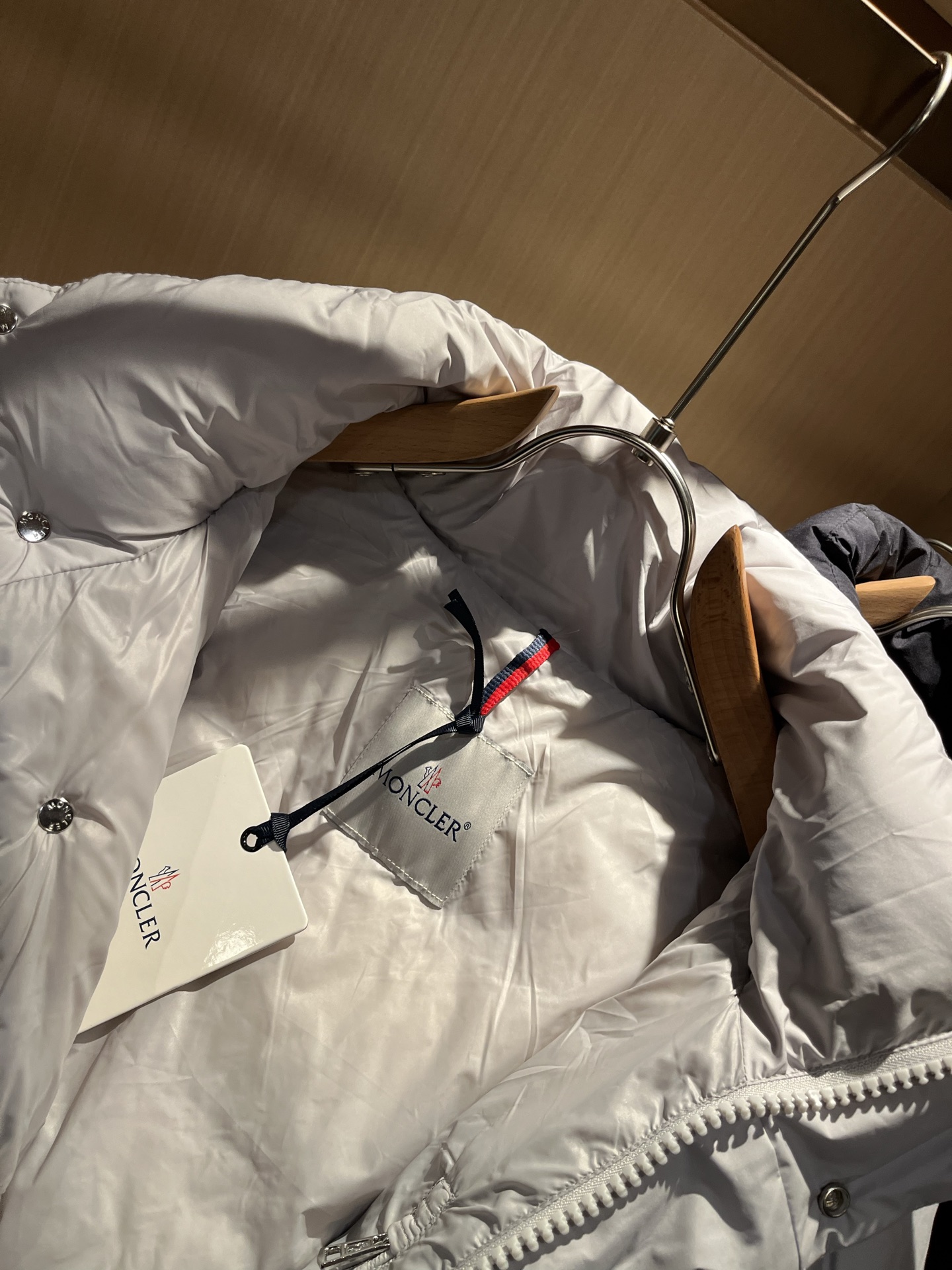 Mon*ler蒙口 2025秋冬新款男女同款👫羽绒服 ！年度的压轴款登场...匠心技艺于一身的经典款.高