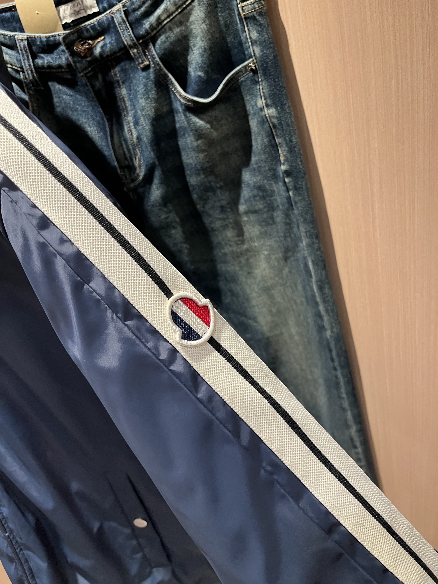 Monc*ler蒙*口 2025秋冬经典棉服夹克外套，都市时尚休闲款！设计原版logo五金配件，面料超软