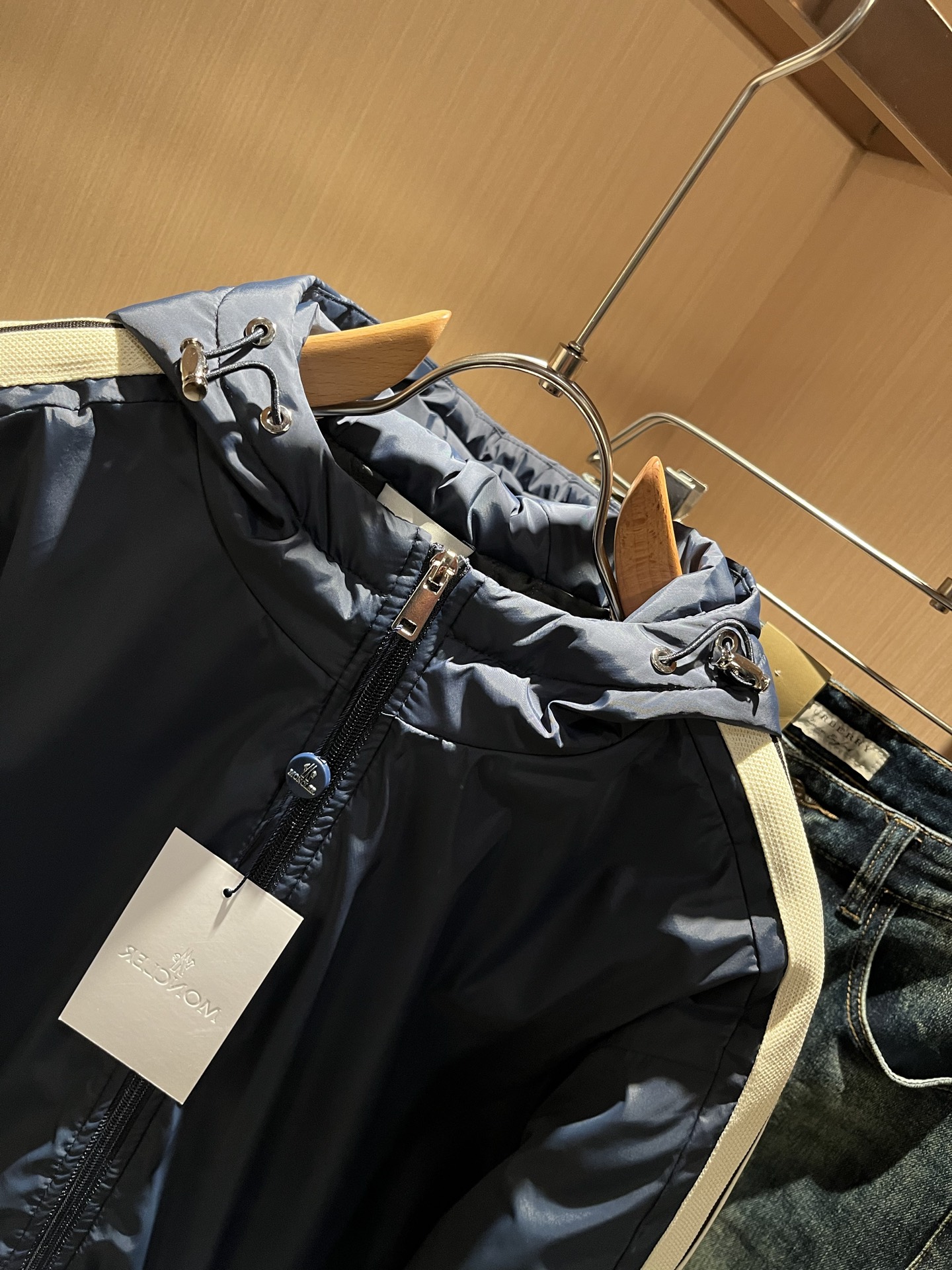 Monc*ler蒙*口 2025秋冬经典棉服夹克外套，都市时尚休闲款！设计原版logo五金配件，面料超软