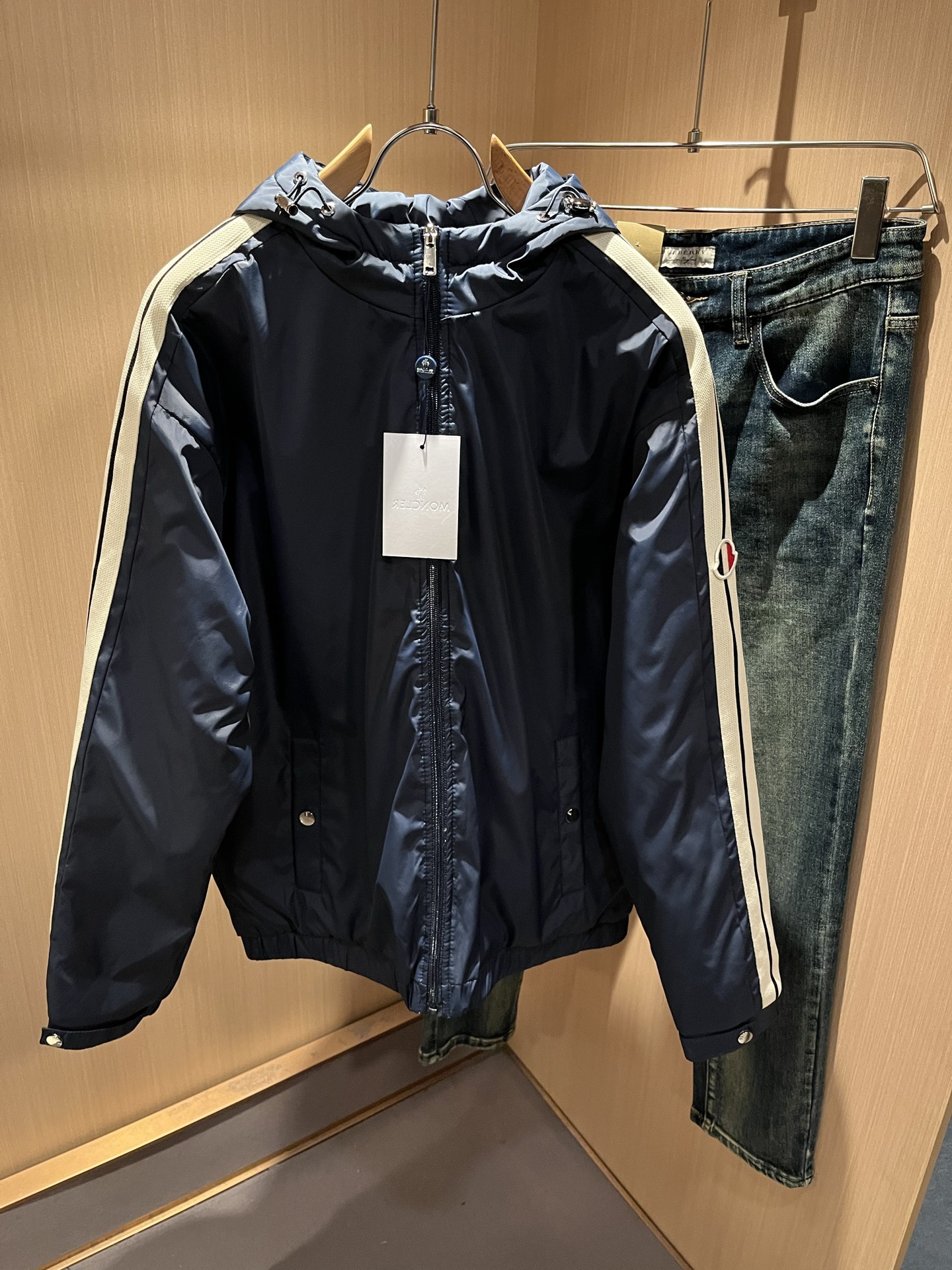 Monc*ler蒙*口 2025秋冬经典棉服夹克外套，都市时尚休闲款！设计原版logo五金配件，面料超软