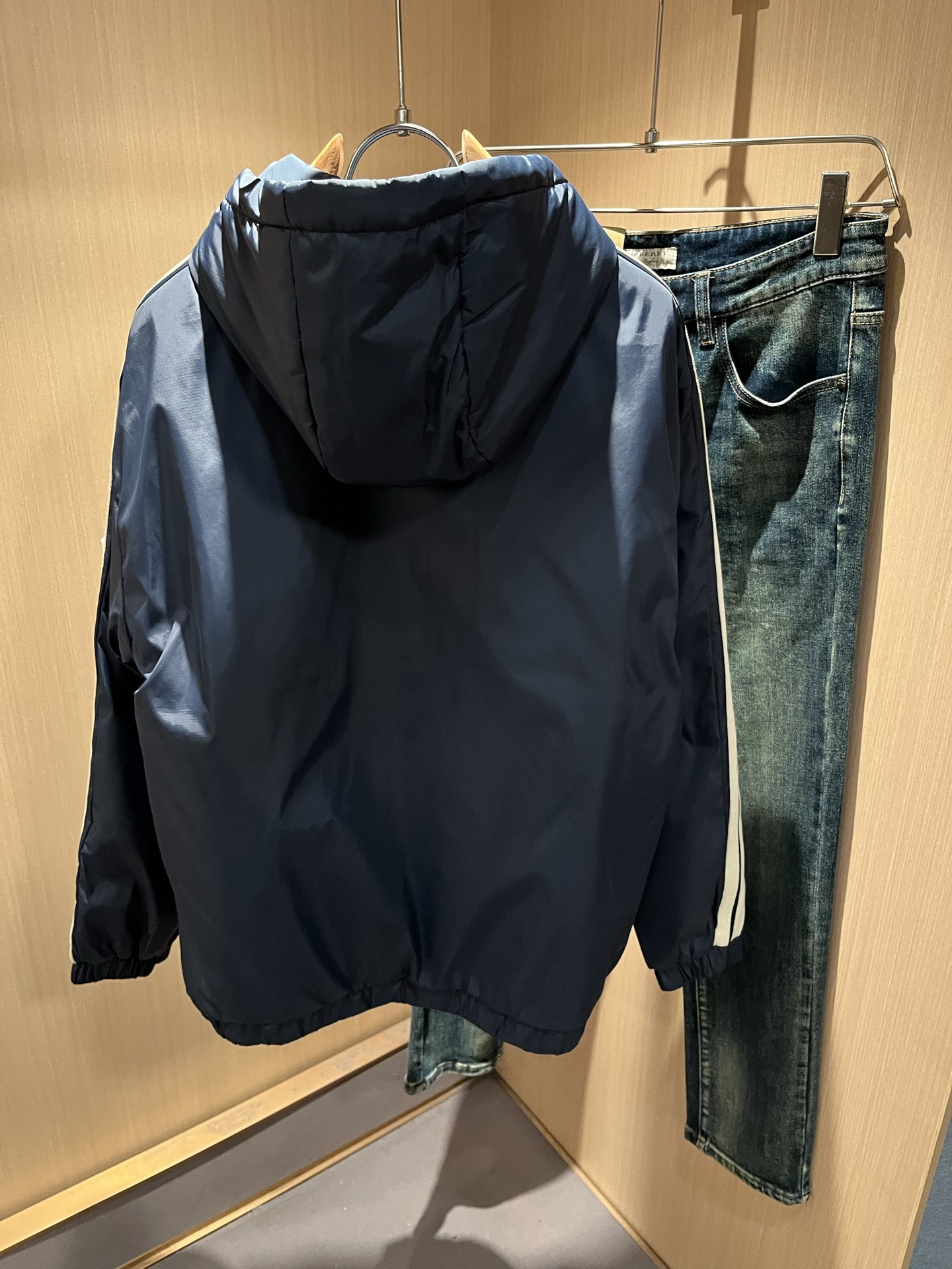 Monc*ler蒙*口 2025秋冬经典棉服夹克外套，都市时尚休闲款！设计原版logo五金配件，面料超软