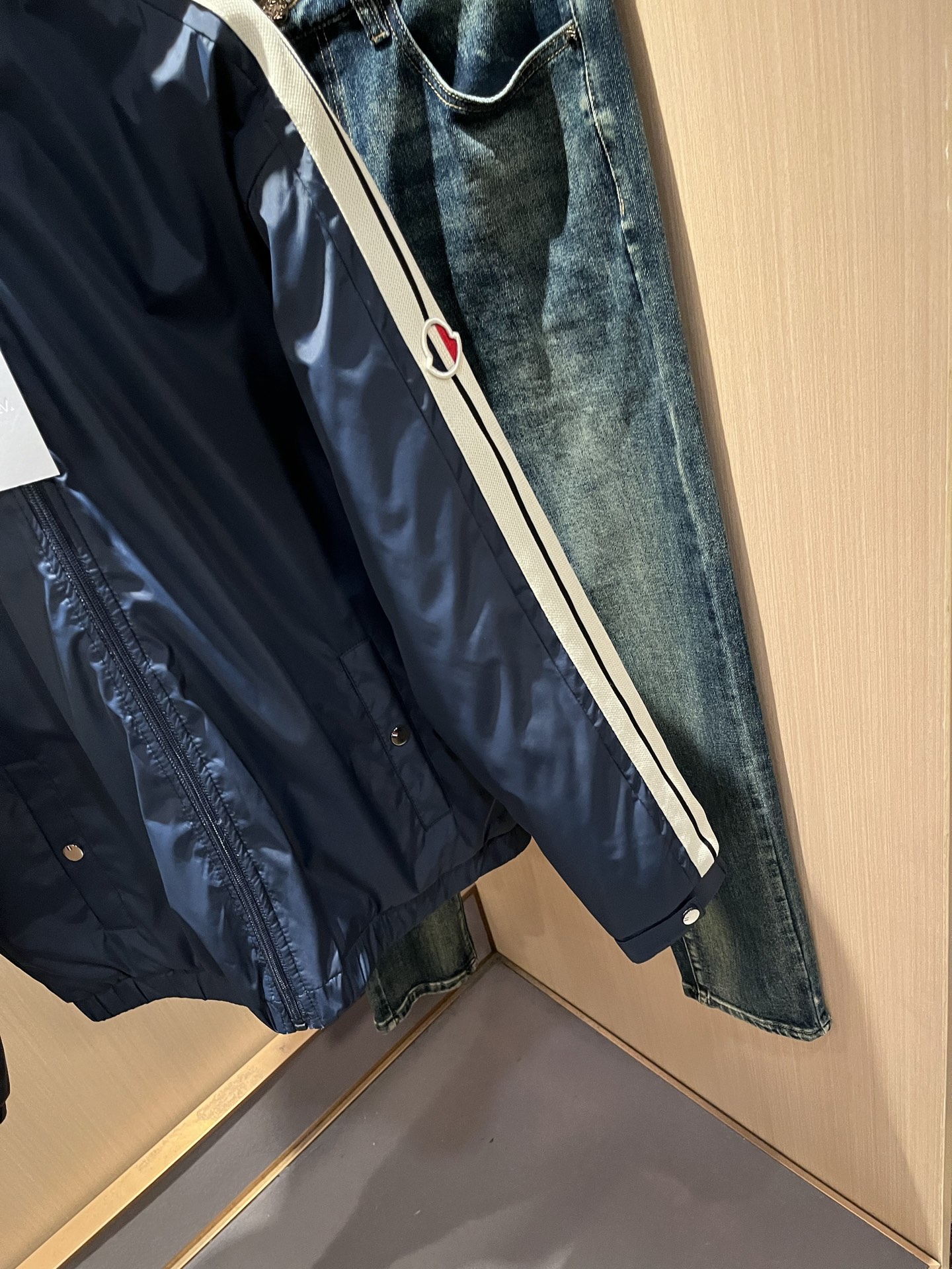 Monc*ler蒙*口 2025秋冬经典棉服夹克外套，都市时尚休闲款！设计原版logo五金配件，面料超软