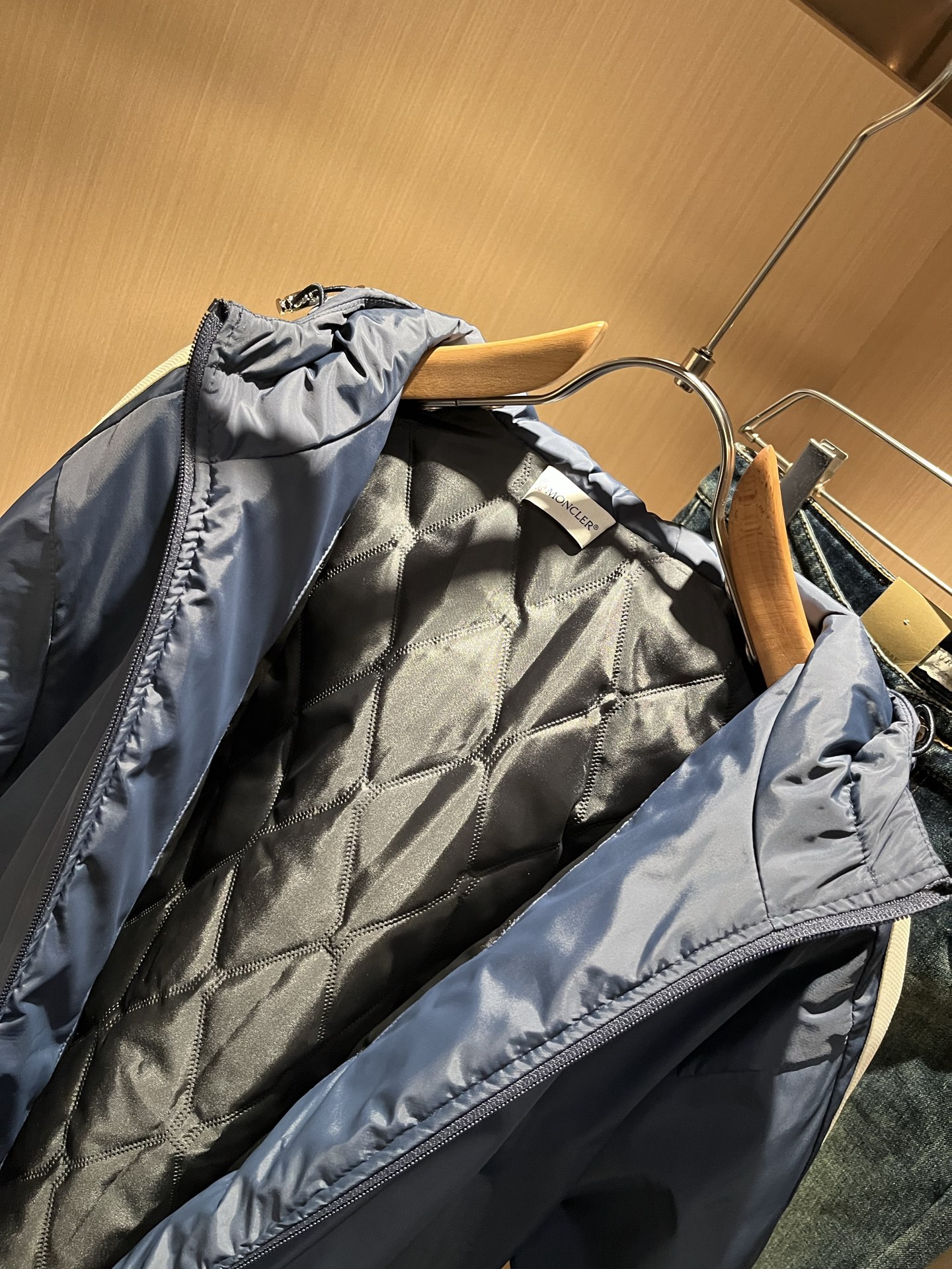 Monc*ler蒙*口 2025秋冬经典棉服夹克外套，都市时尚休闲款！设计原版logo五金配件，面料超软