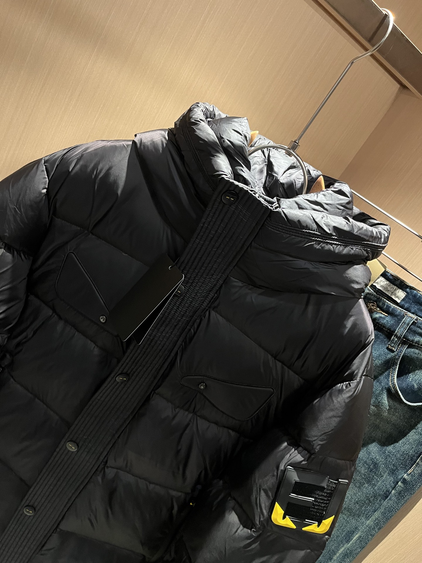 Fen*di芬*迪 原单代购精品2025年秋冬官网最新款男女同款👫羽绒外套原版订制客供聚酯纤维面料，袖子