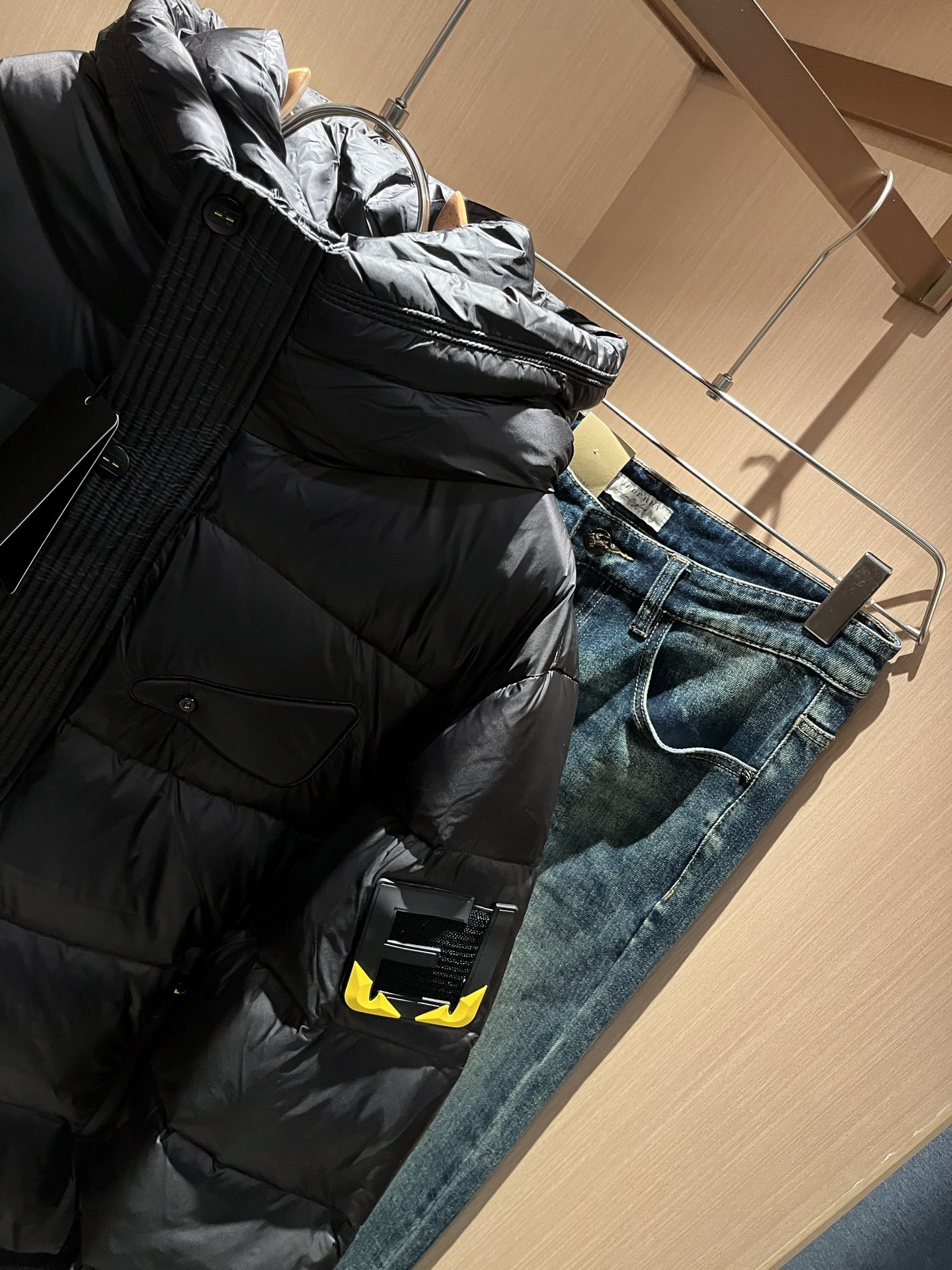 Fen*di芬*迪 原单代购精品2025年秋冬官网最新款男女同款👫羽绒外套原版订制客供聚酯纤维面料，袖子