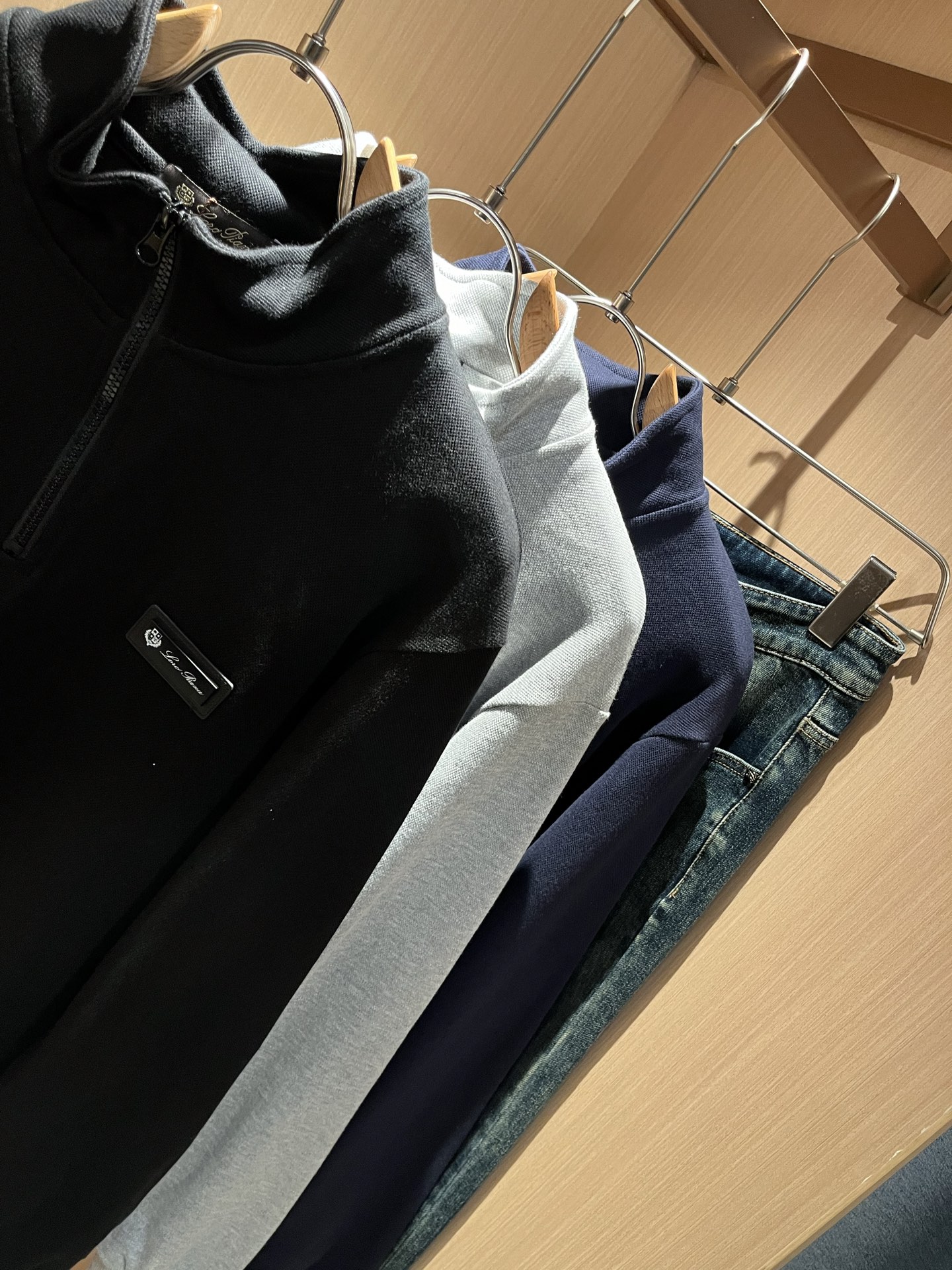 Loro Piana诺悠翩雅 2025秋冬新品男士卫衣，外贸公司订单！胸前logo图案徽章设计！客供珠地