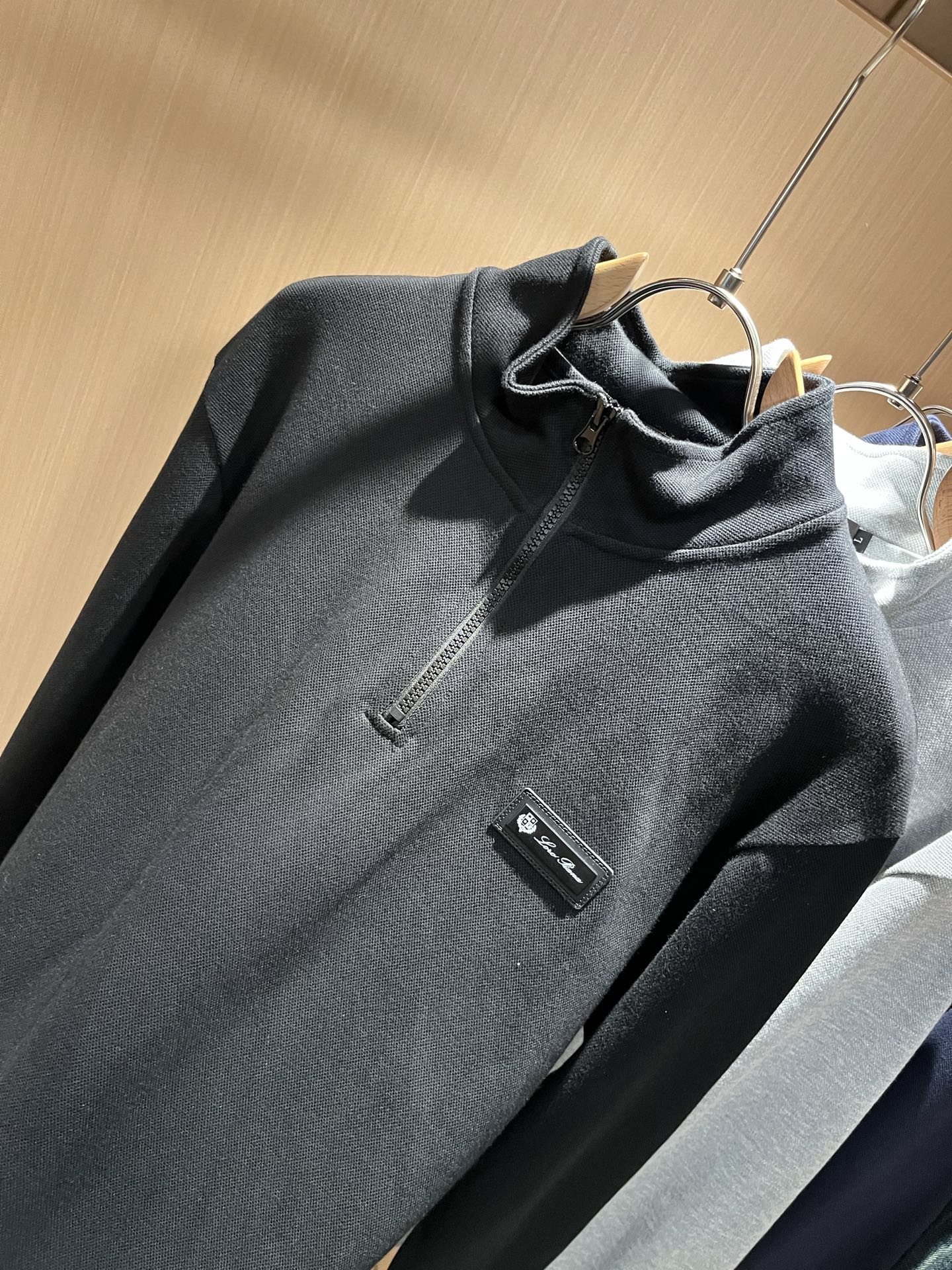 Loro Piana诺悠翩雅 2025秋冬新品男士卫衣，外贸公司订单！胸前logo图案徽章设计！客供珠地