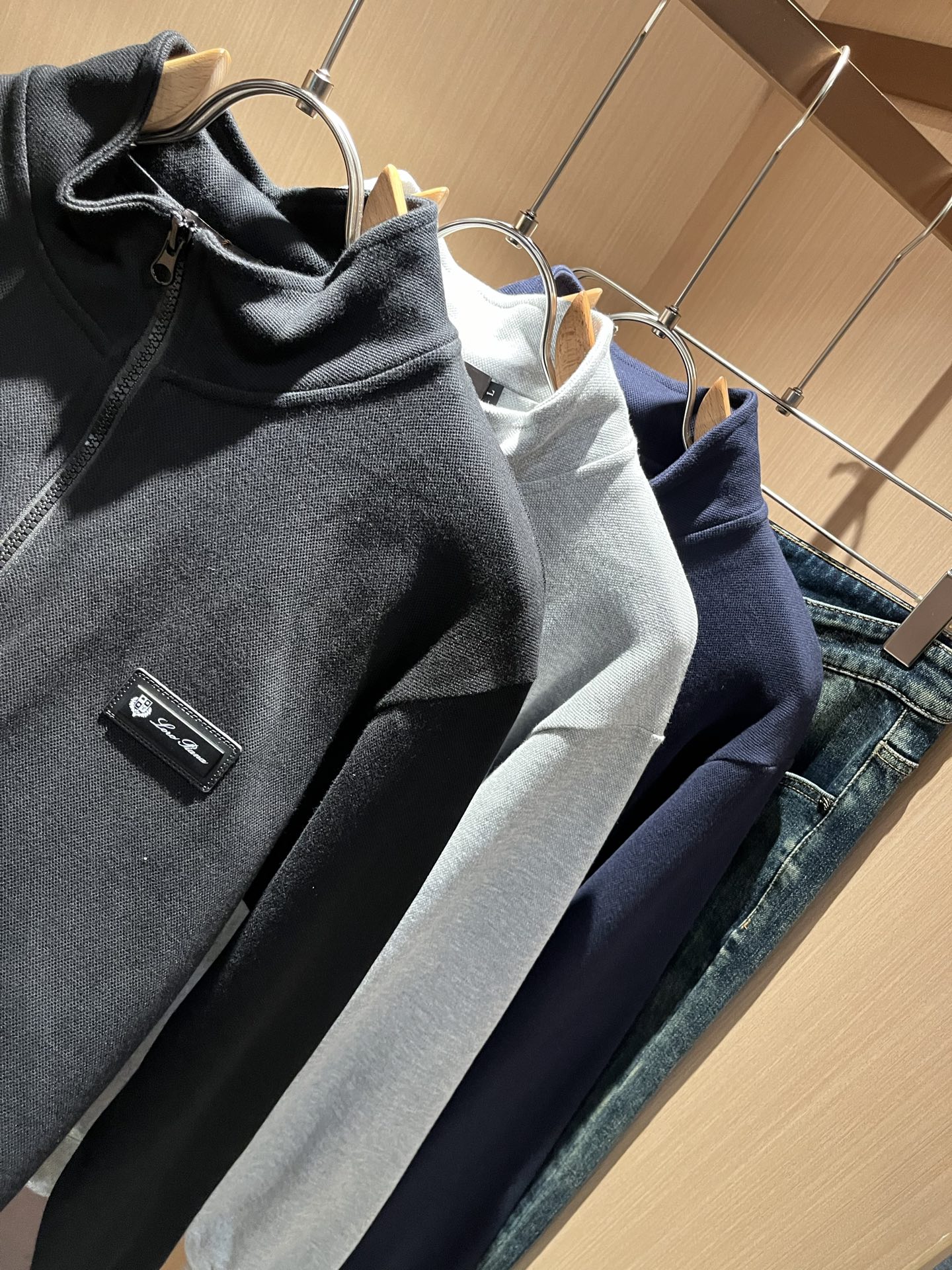 Loro Piana诺悠翩雅 2025秋冬新品男士卫衣，外贸公司订单！胸前logo图案徽章设计！客供珠地