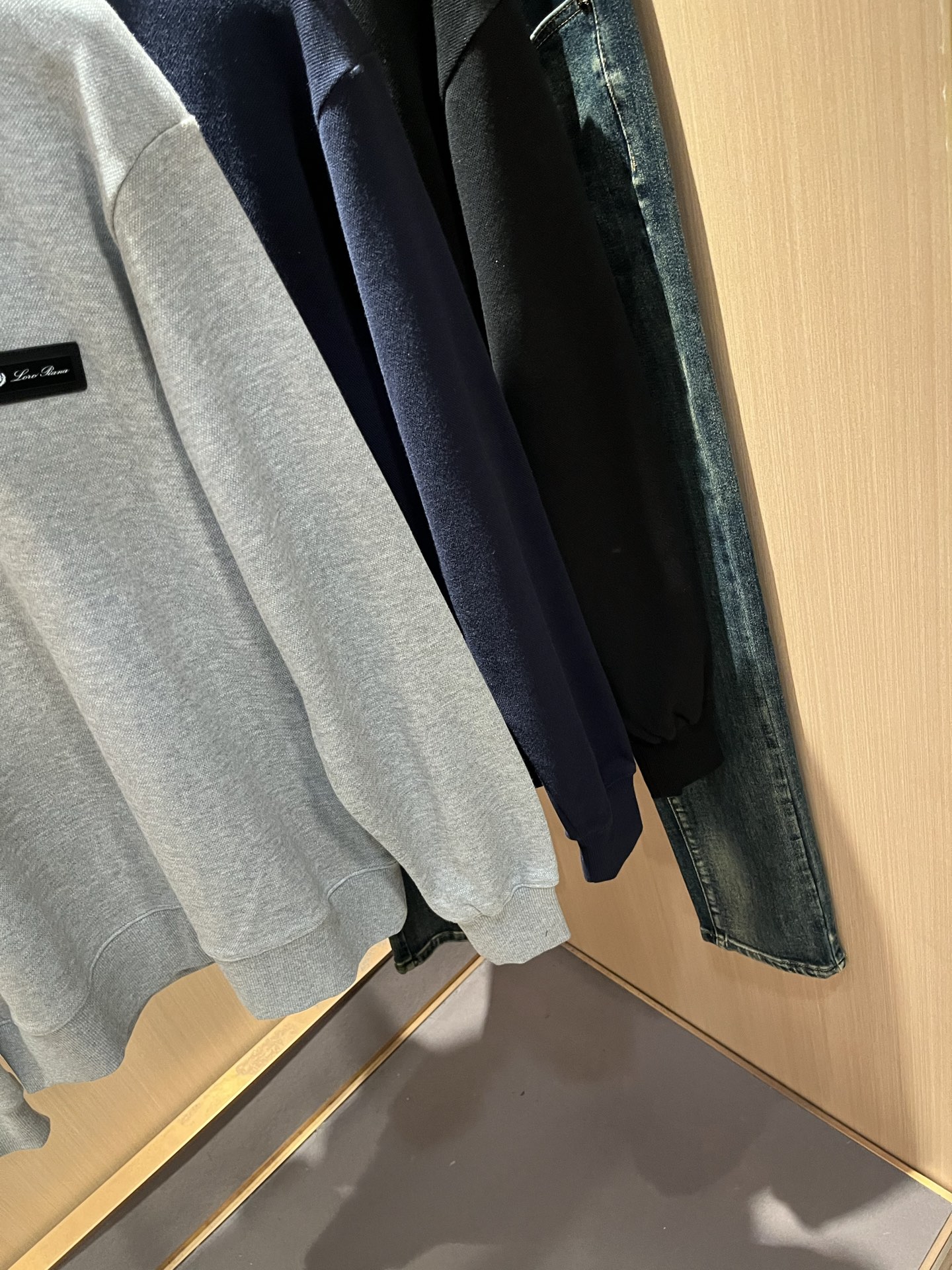 Loro Piana诺悠翩雅 2025秋冬新品男士卫衣，外贸公司订单！胸前logo图案徽章设计！客供珠地