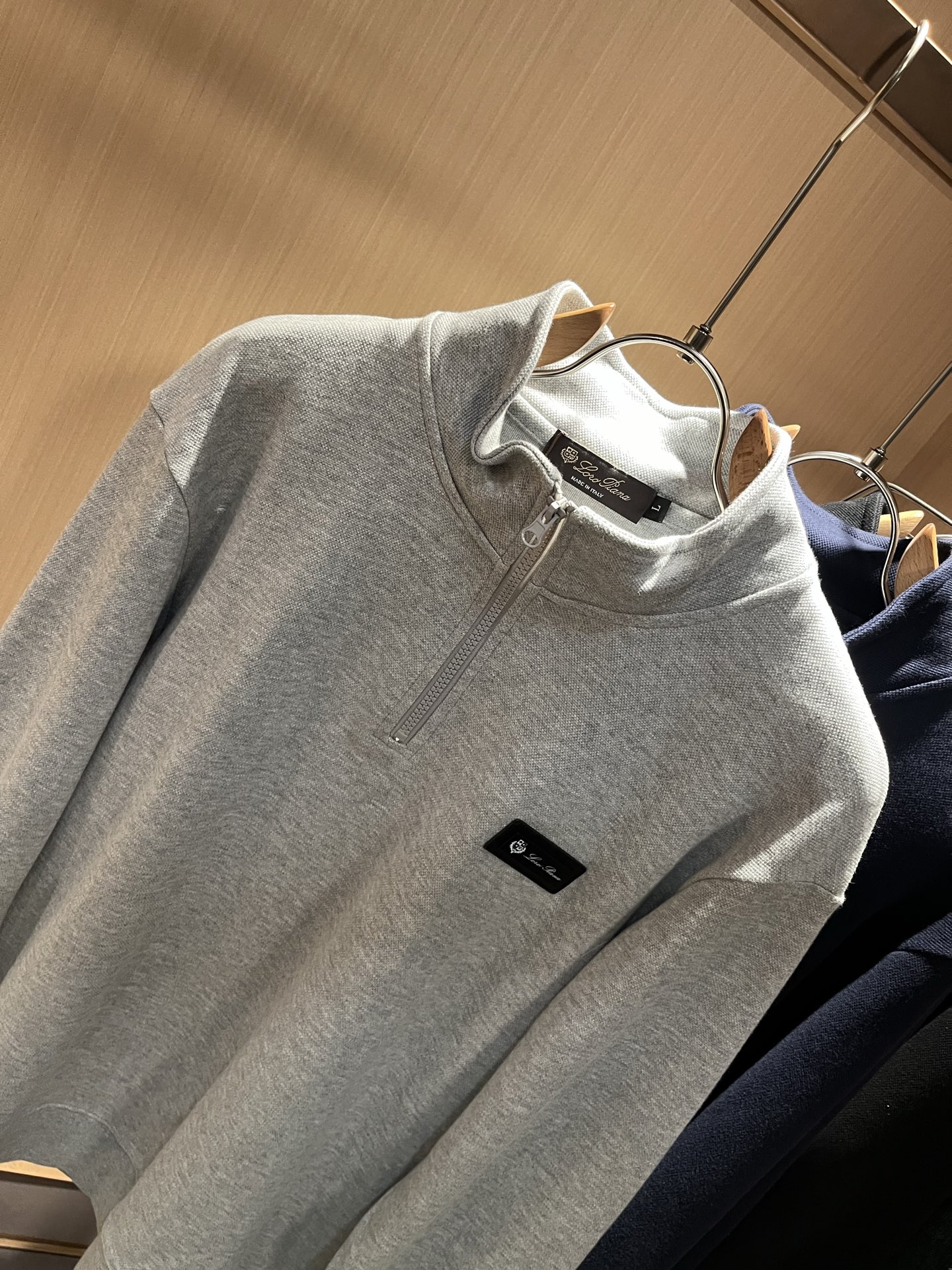 Loro Piana诺悠翩雅 2025秋冬新品男士卫衣，外贸公司订单！胸前logo图案徽章设计！客供珠地